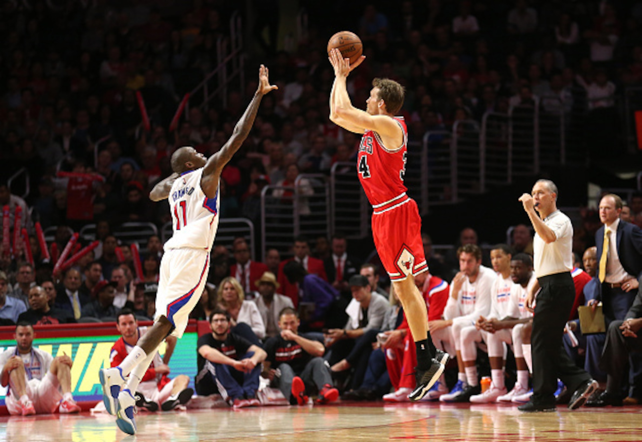 LOS ANGELES, CA - NOVEMBER 17: Mike Dunleavy #34 of the Chicago Bulls shoots a tree pointer over Jamal Crawford #11 of the Los Angeles Clippers at Staples Center on November 17, 2014 in Los Angeles, California. The Bulls won 105-89.  NOTE TO USER: User ex