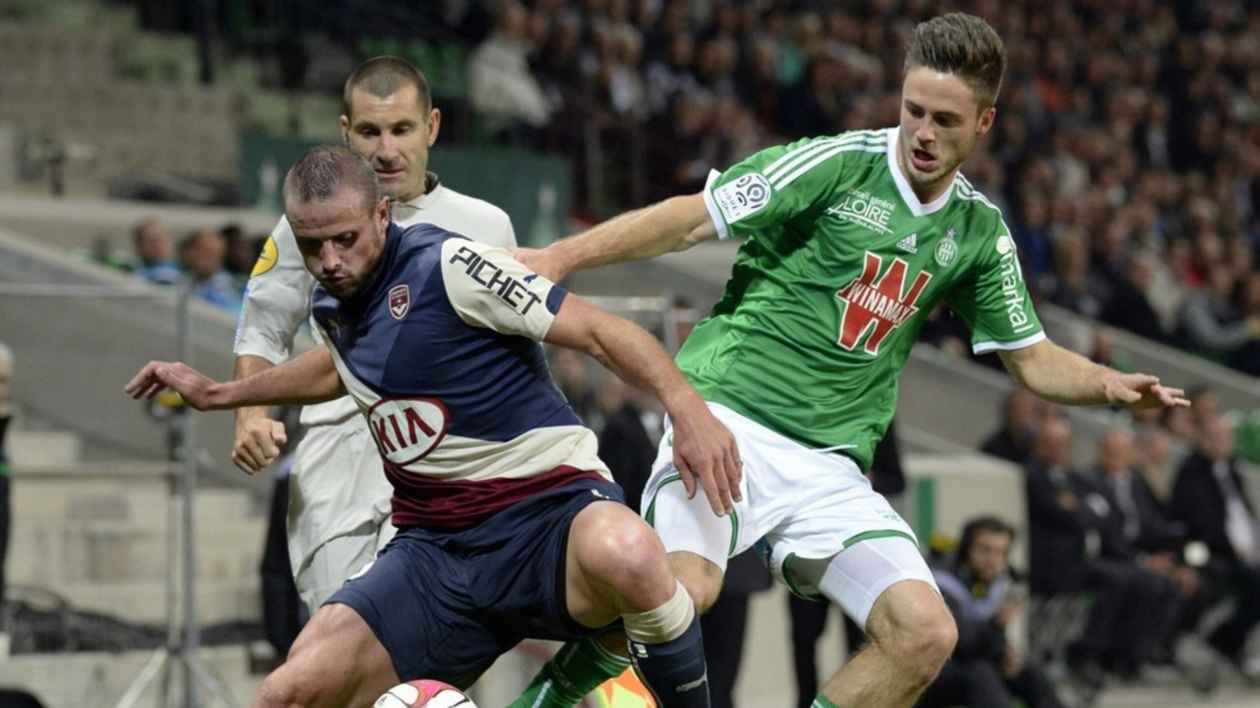Pallois battles with Ricky van Wolfswinkel.