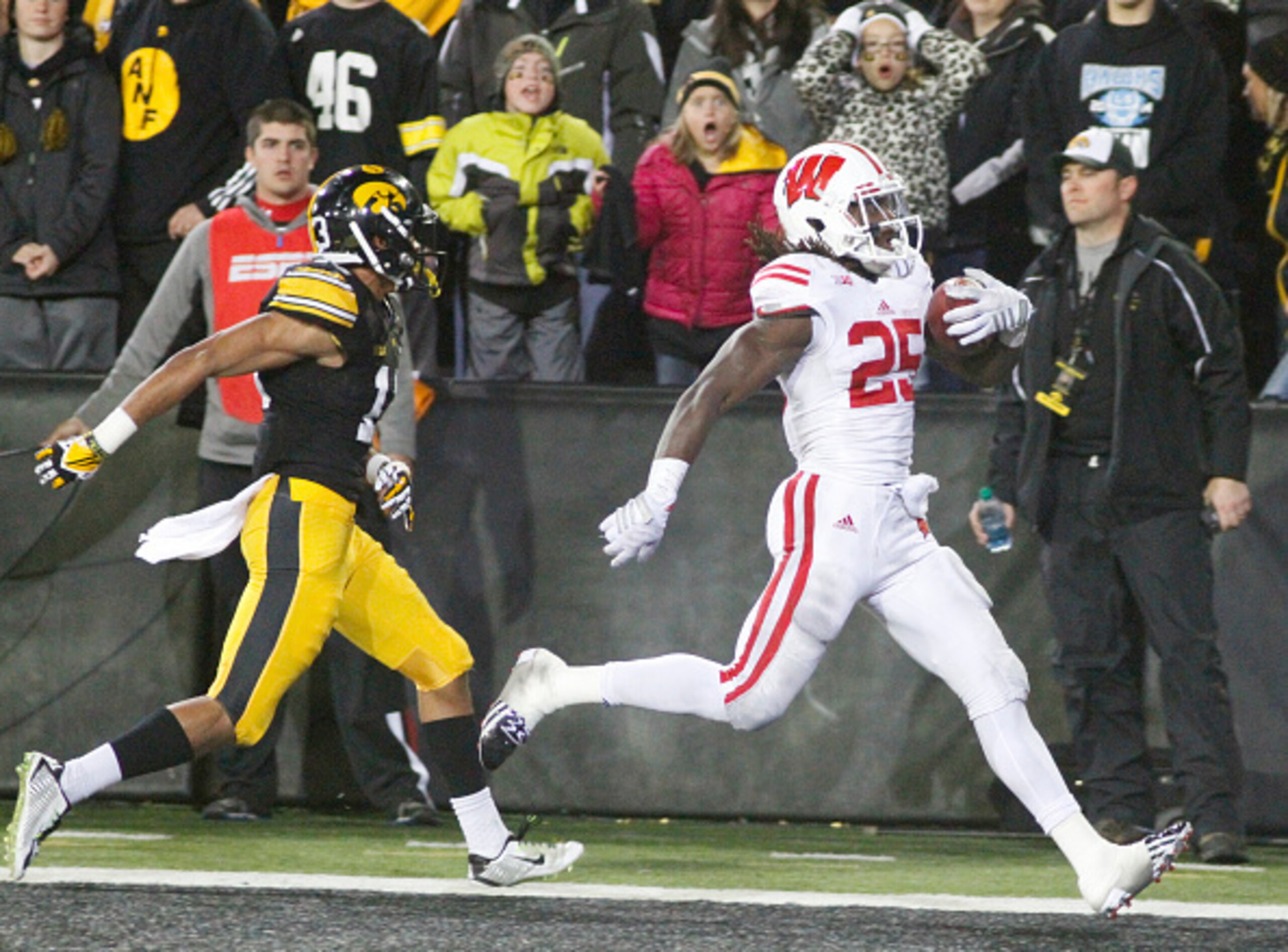 Badgers fans must be incredibly thankful for Melvin Gordon's decision to return to Wisconsin. The Iowa fans behind him, not so much.