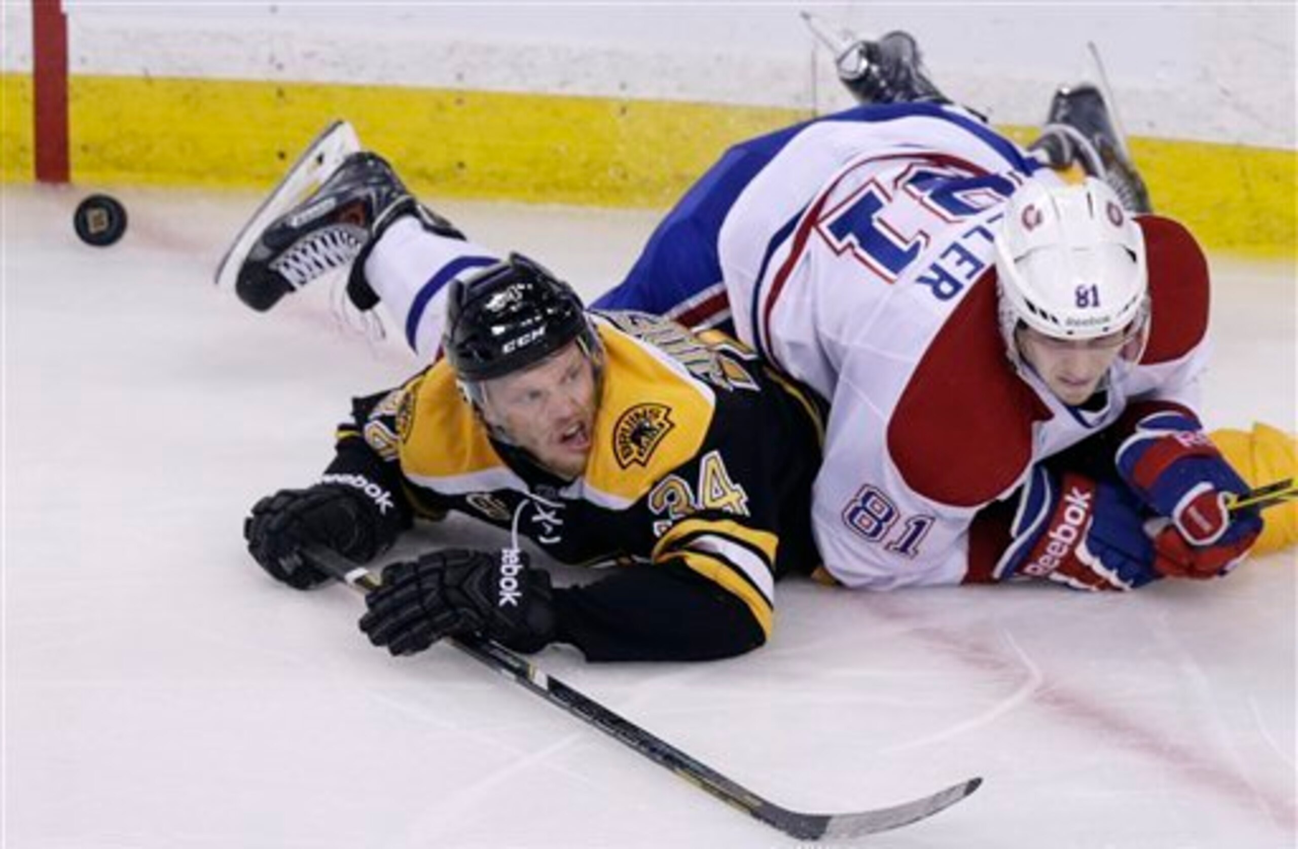 Carl Soderberg and Lars Eller battle for the puck