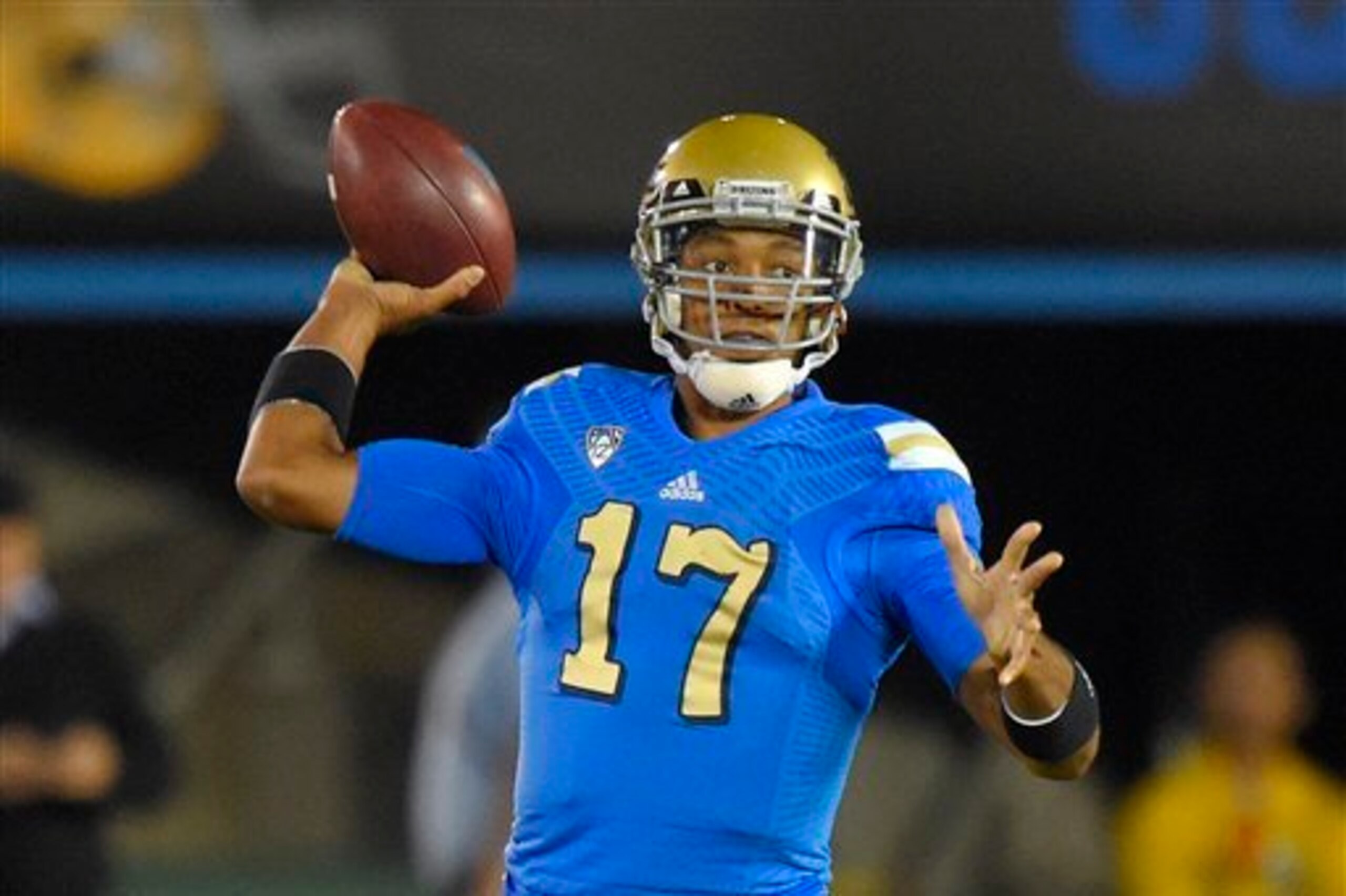 UCLA signal-caller Brett Hundley.