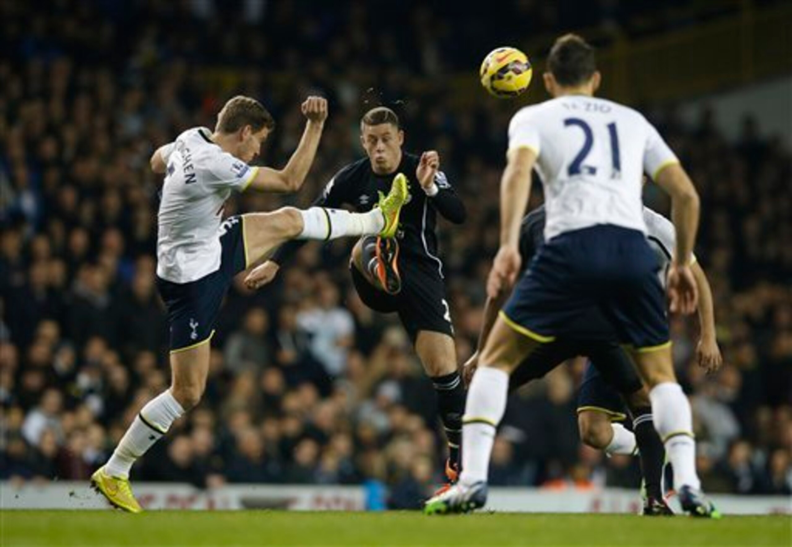 The Vertonghen-Fazio centre-back partnership finished November strongly in the win over Everton.