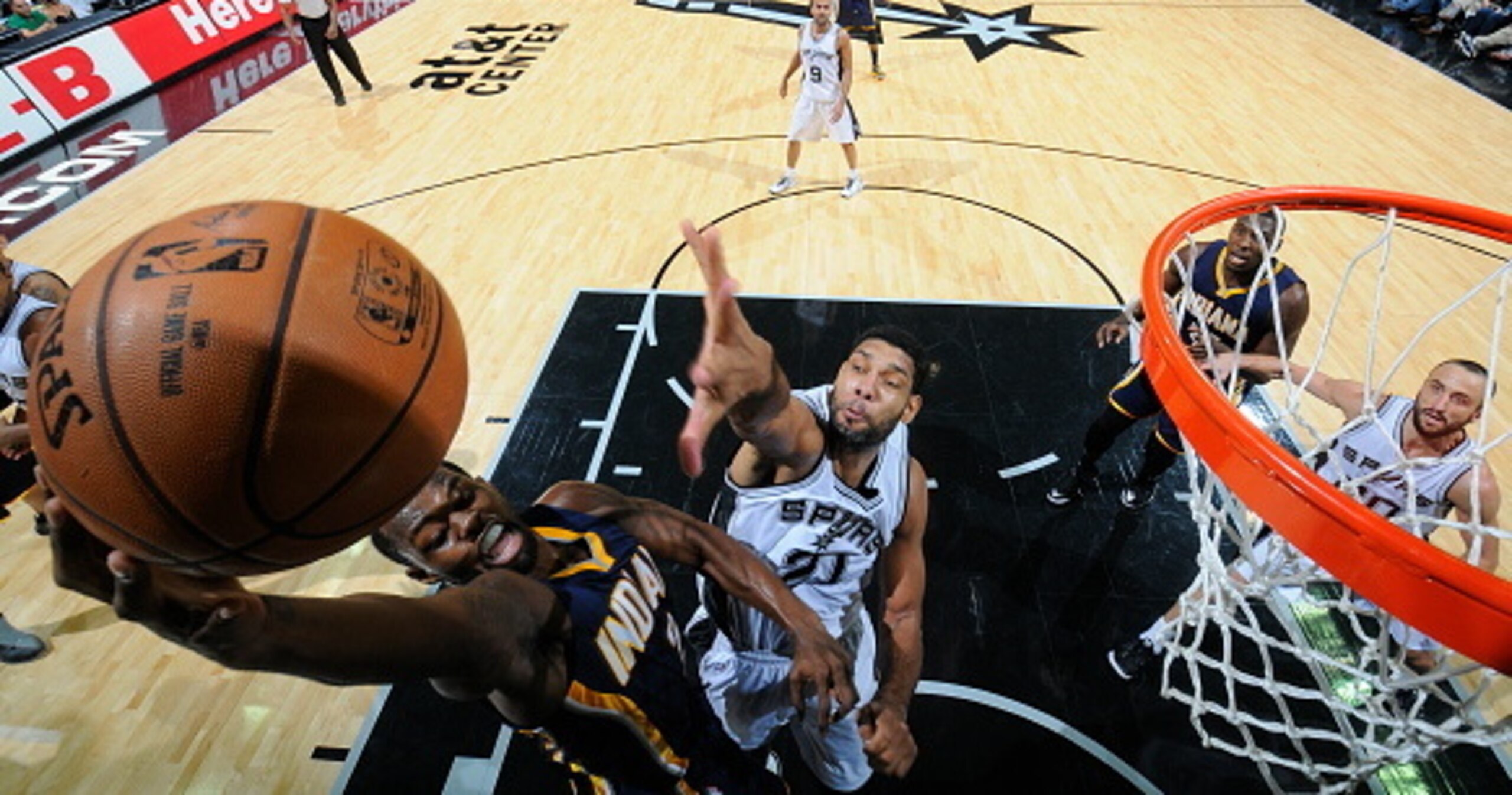 Rodney Stuckey scored a team-high 22 points in a road loss to the San Antonio Spurs on Nov. 26.