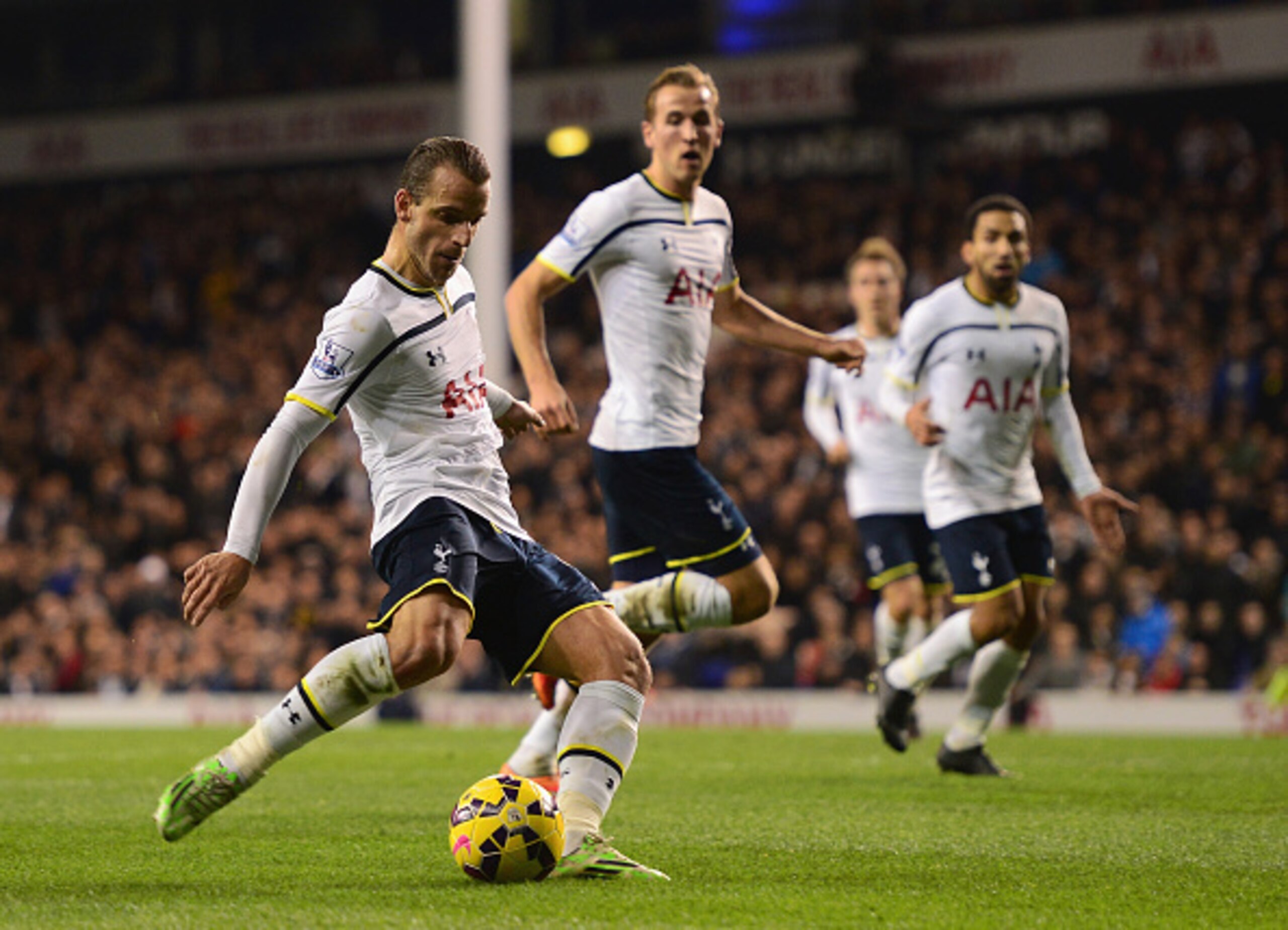 LONDON, ENGLAND - NOVEMBER 30: Roberto Soldado of Spurs scores their second goal during the Barclays Premier League match between Tottenham Hotspur and Everton at White Hart Lane on November 30, 2014 in London, England.  (Photo by Jamie McDonald/Getty Ima