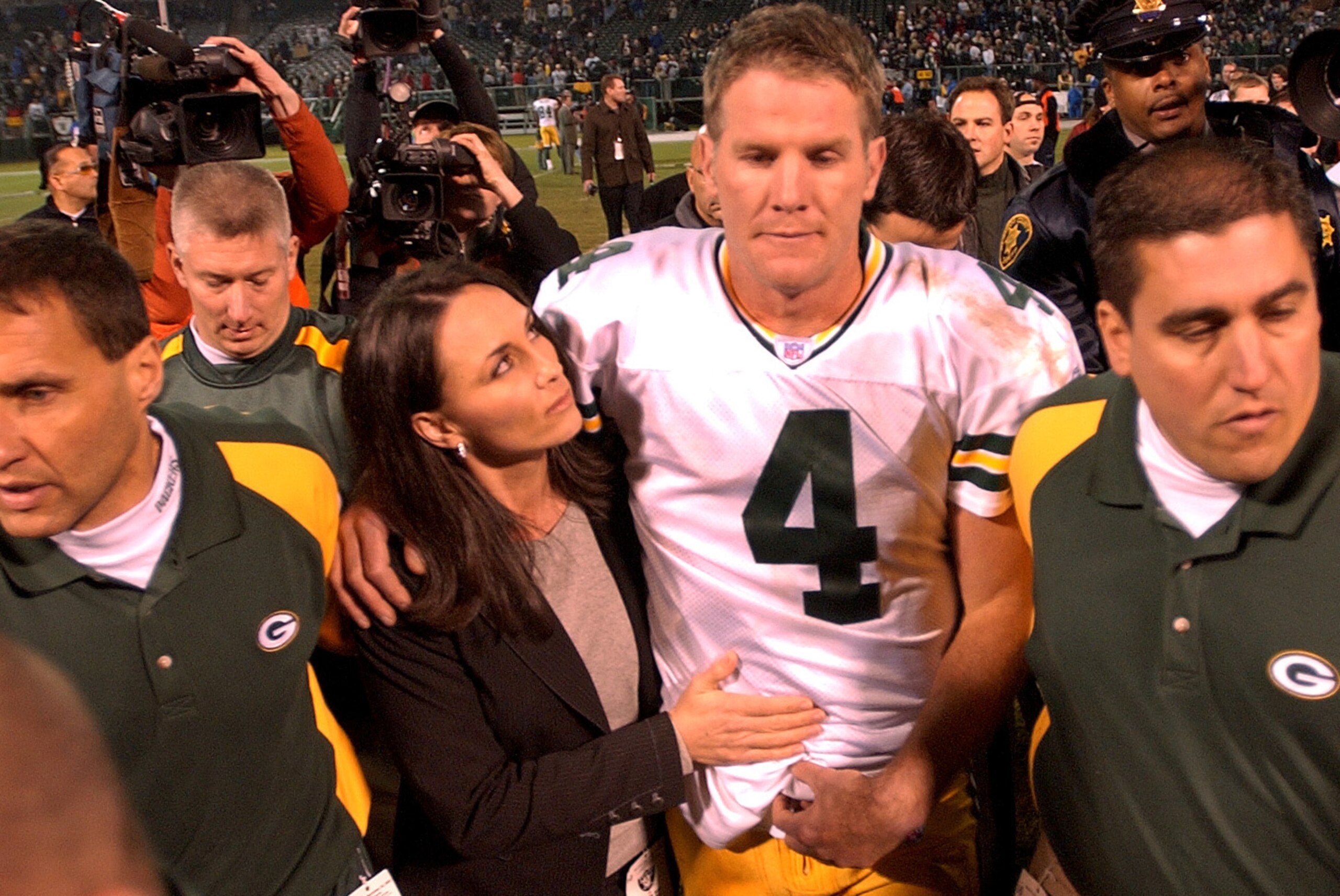 Brett Favre overcame the death of his father to shine on Monday Night Football.