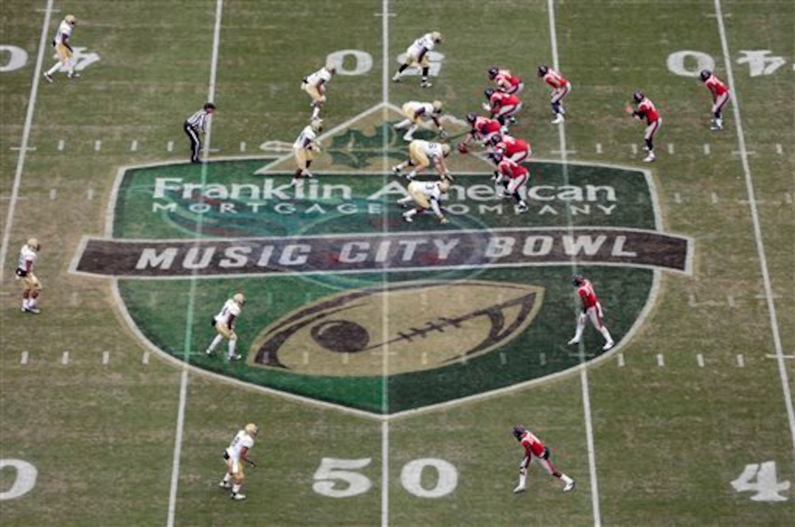 Ole Miss vs. Georgia Tech in the 2013 Music City Bowl
