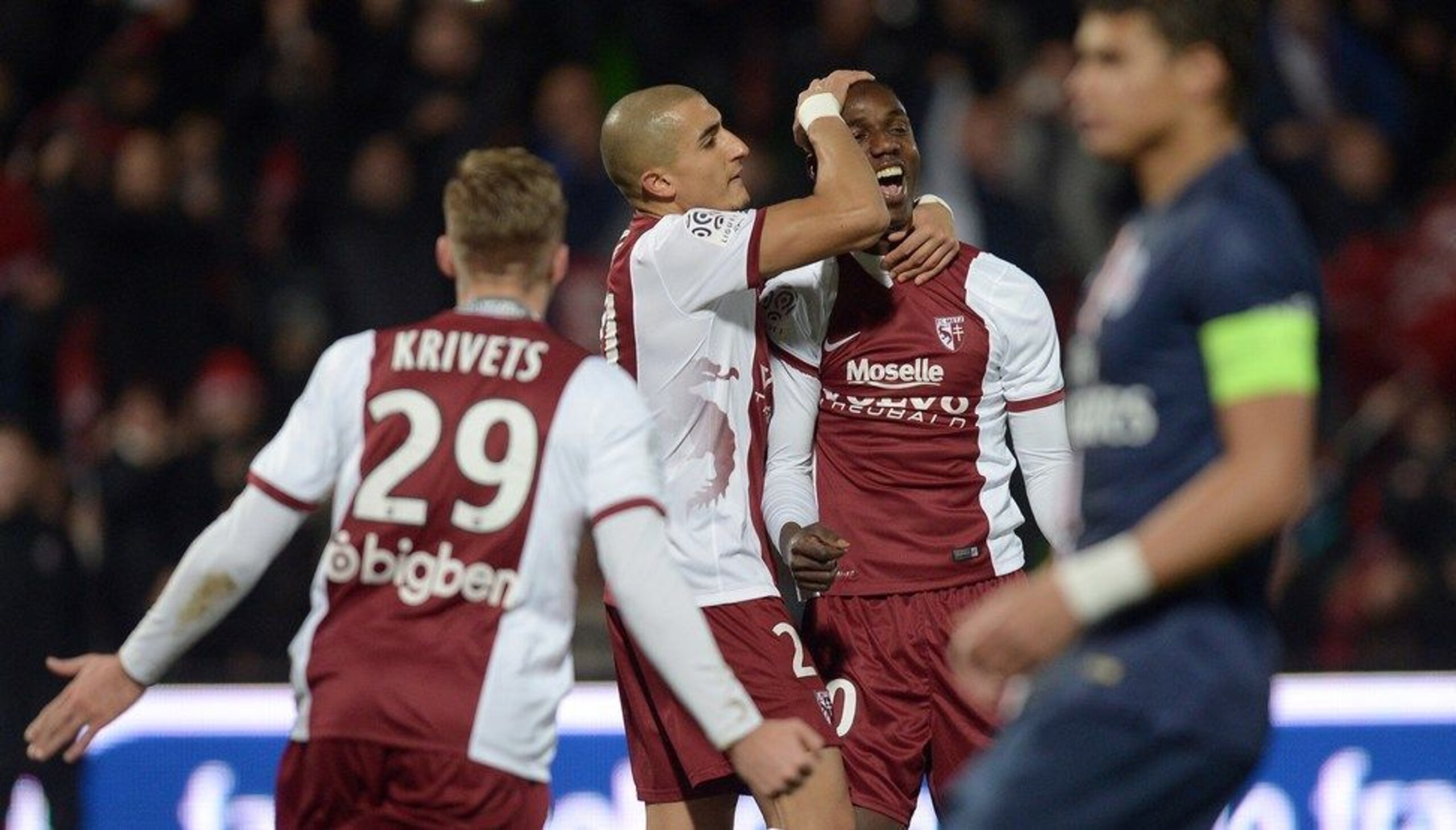 Maiga celebrates his goal against PSG.
