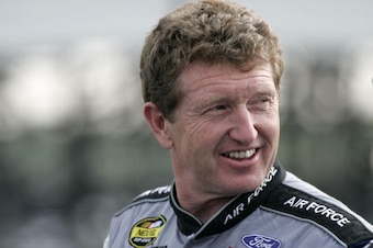 Bill Elliott, shown shortly before qualifying at Pocono in 2008, always was a big hit with fans.