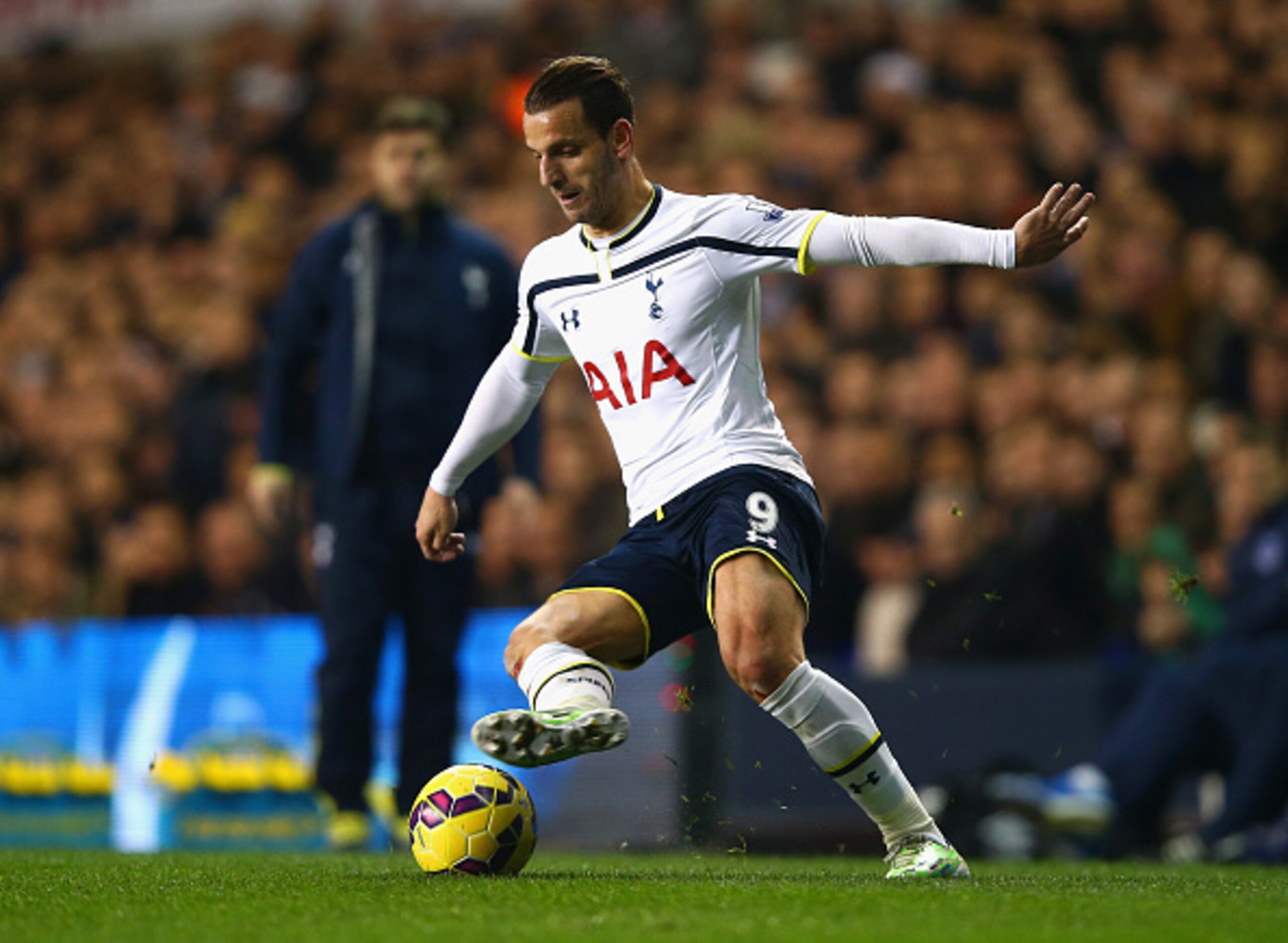 Pochettino looks on at Roberto Soldado during the recent win over Everton.