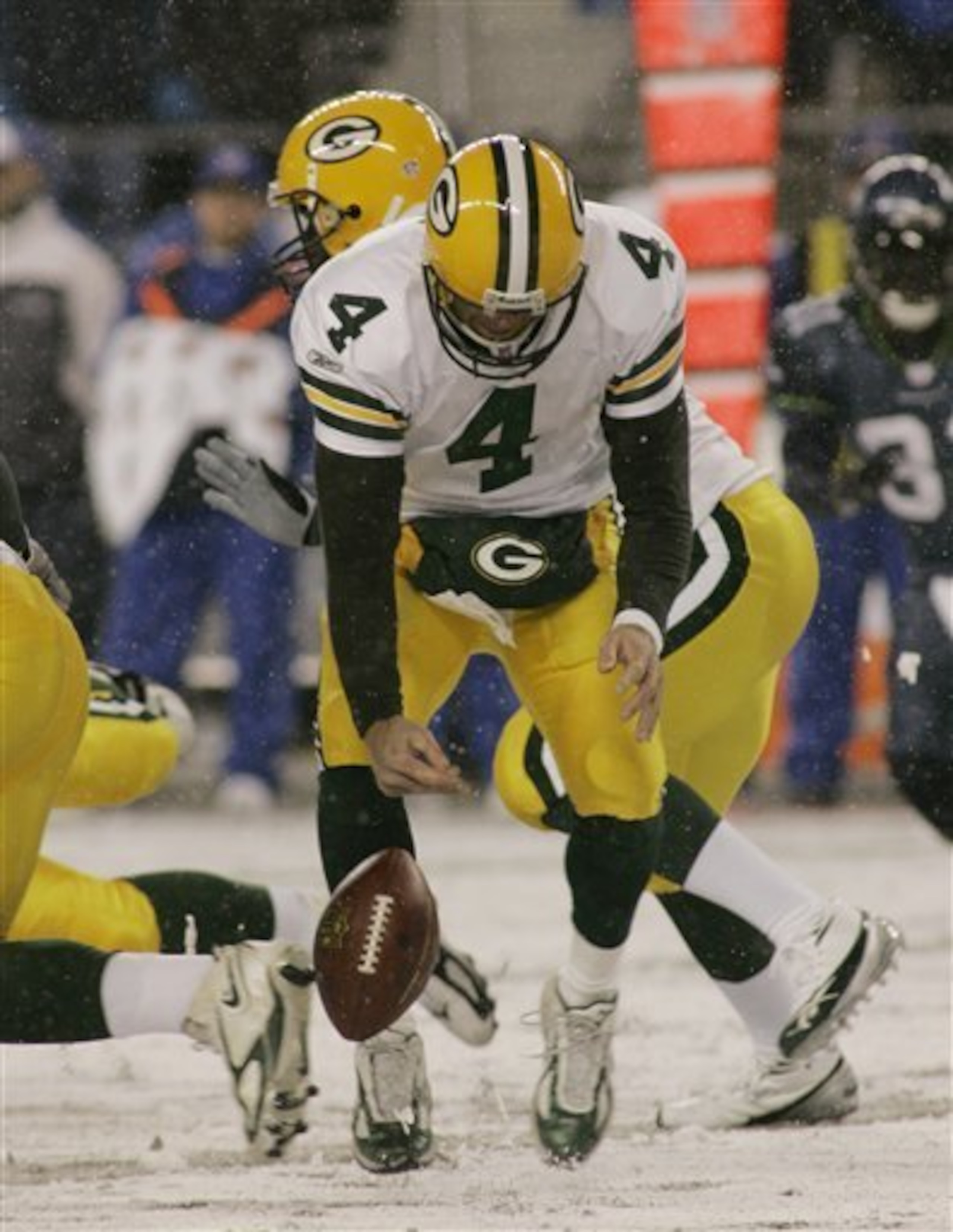 Brett Favre and the Packers struggled in the Seattle snow.