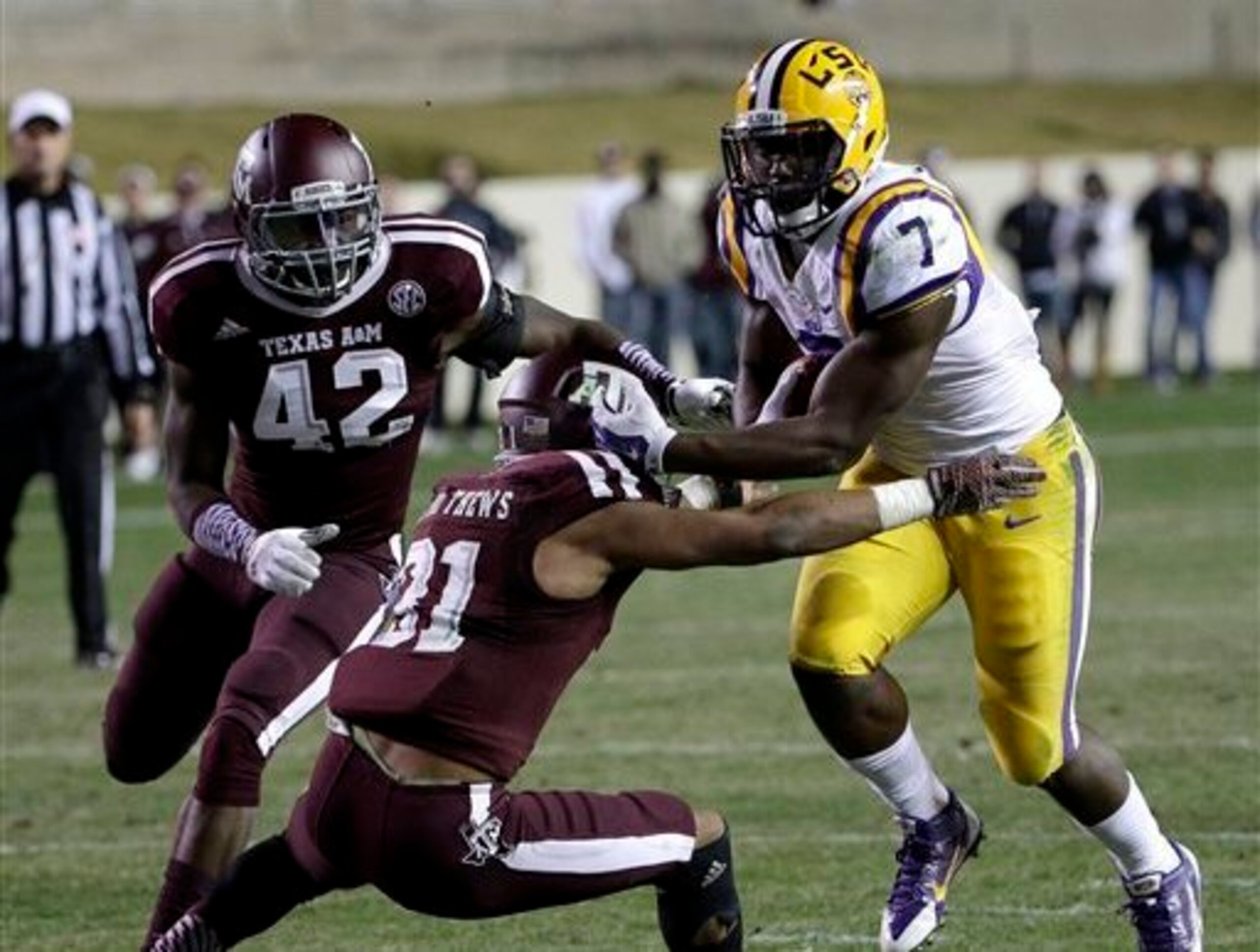 LSU running back Leonard Fournette (No. 7) trucks Texas A&M safety Howard Matthews (No. 31) before scoring a touchdown.