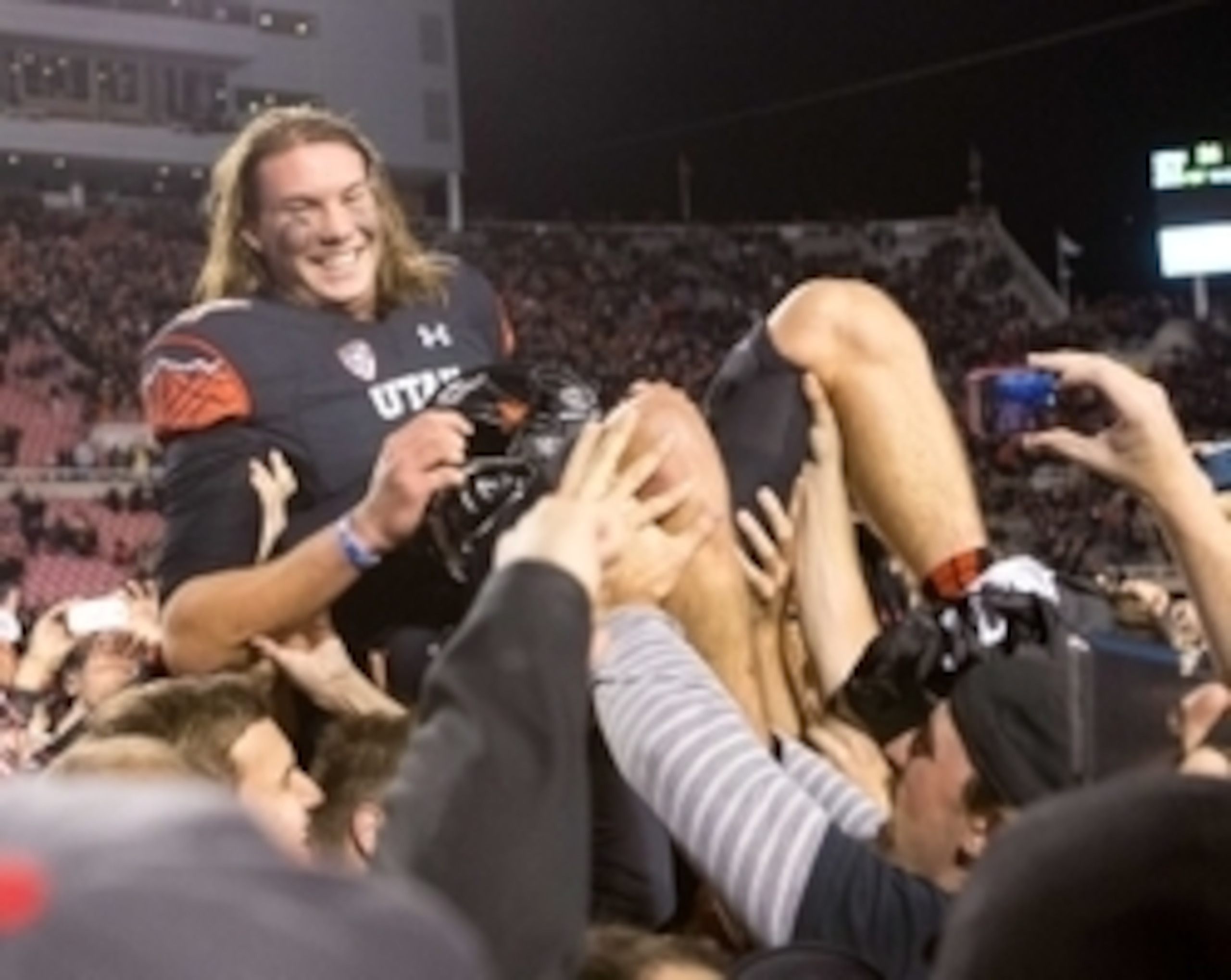 QB Travis Wilson mobbed after Utah beat USC