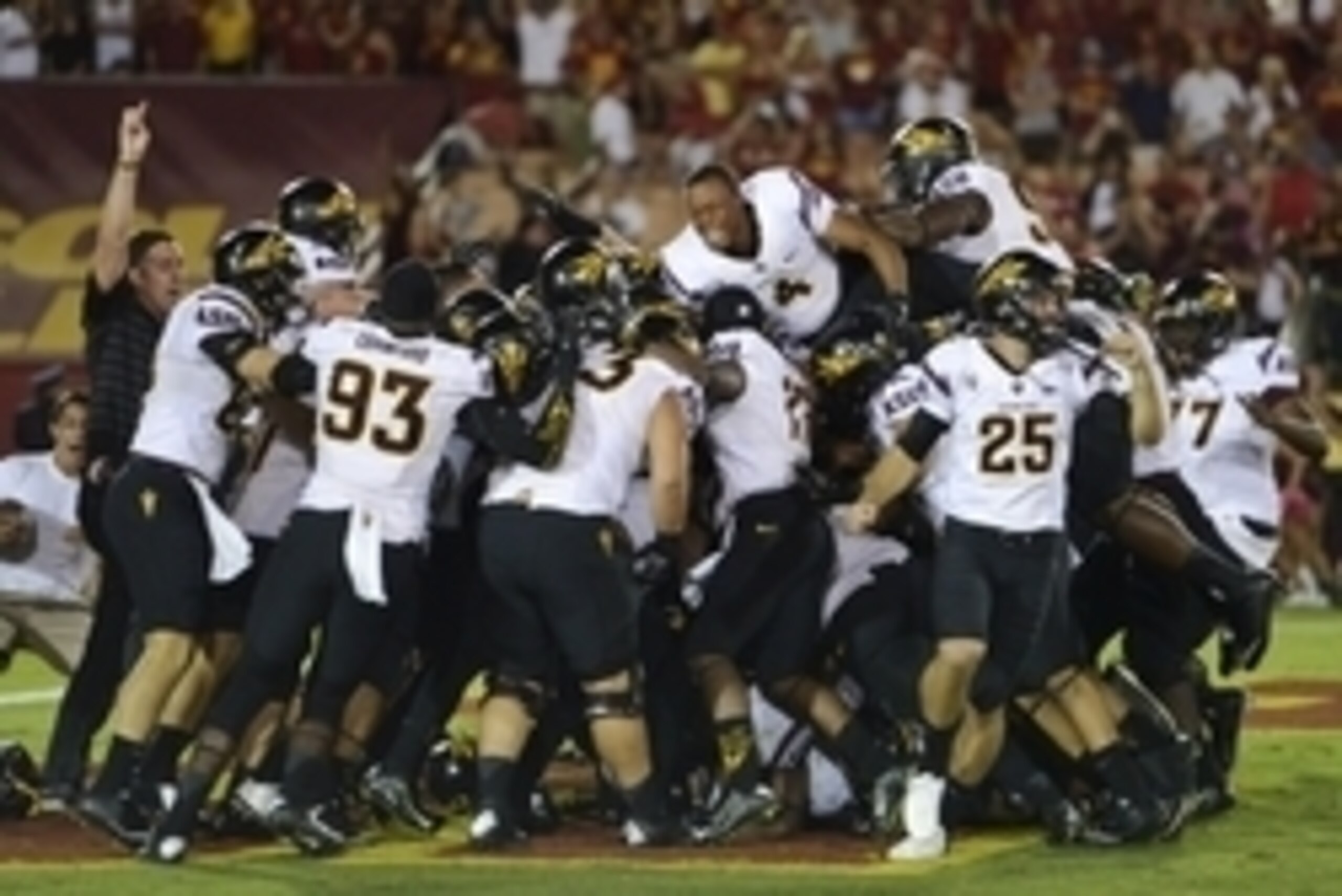Oct 4, 2014; Los Angeles, CA, USA: Arizona State Sun Devils receiver Jaelen Strong (21) celebrates with teammates after catching a 53-yard touchdown pass on the final play of the game at Los Angeles Memorial Coliseum. Arizona State defeated USC 38-34. Man