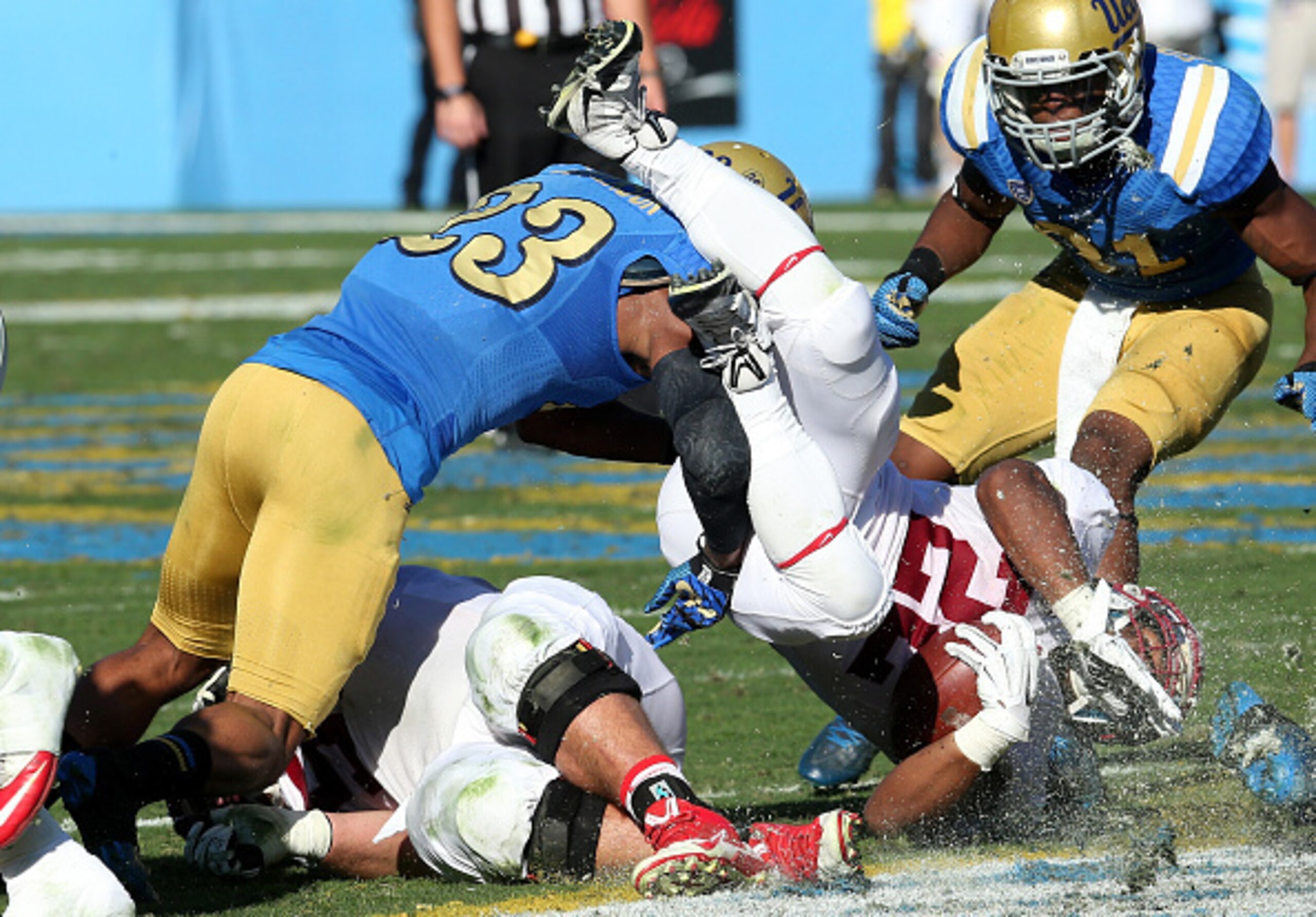 Safety Anthony Jefferson making the tackle.