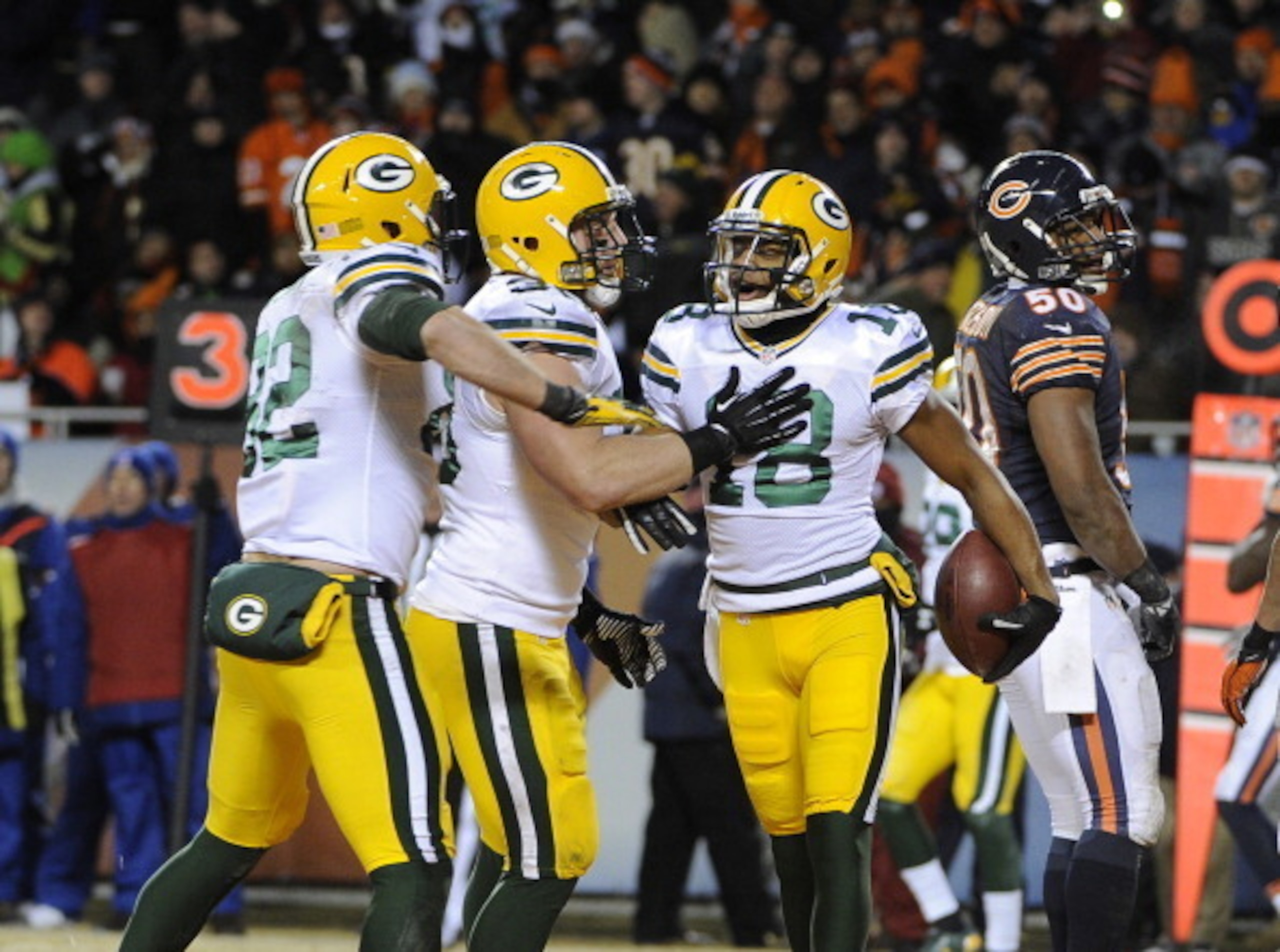 Randall Cobb caught a late touchdown pass to clinch first place for the Pack.