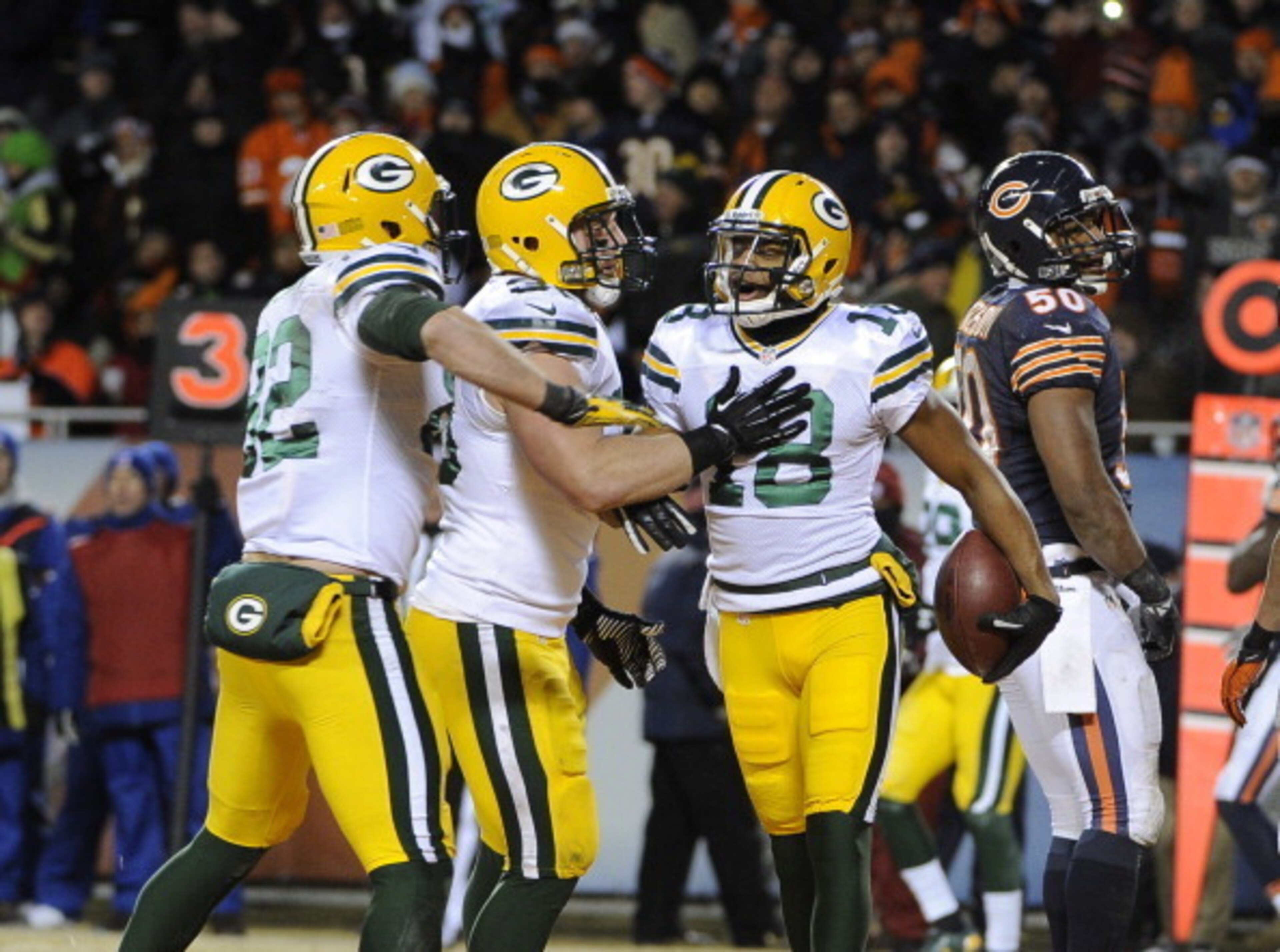 Randall Cobb caught a late touchdown pass to clinch first place for the Pack.