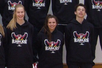 Jane Hendry (middle), with Zoe Richards (left) and Men's player Benoit Hayman (right).