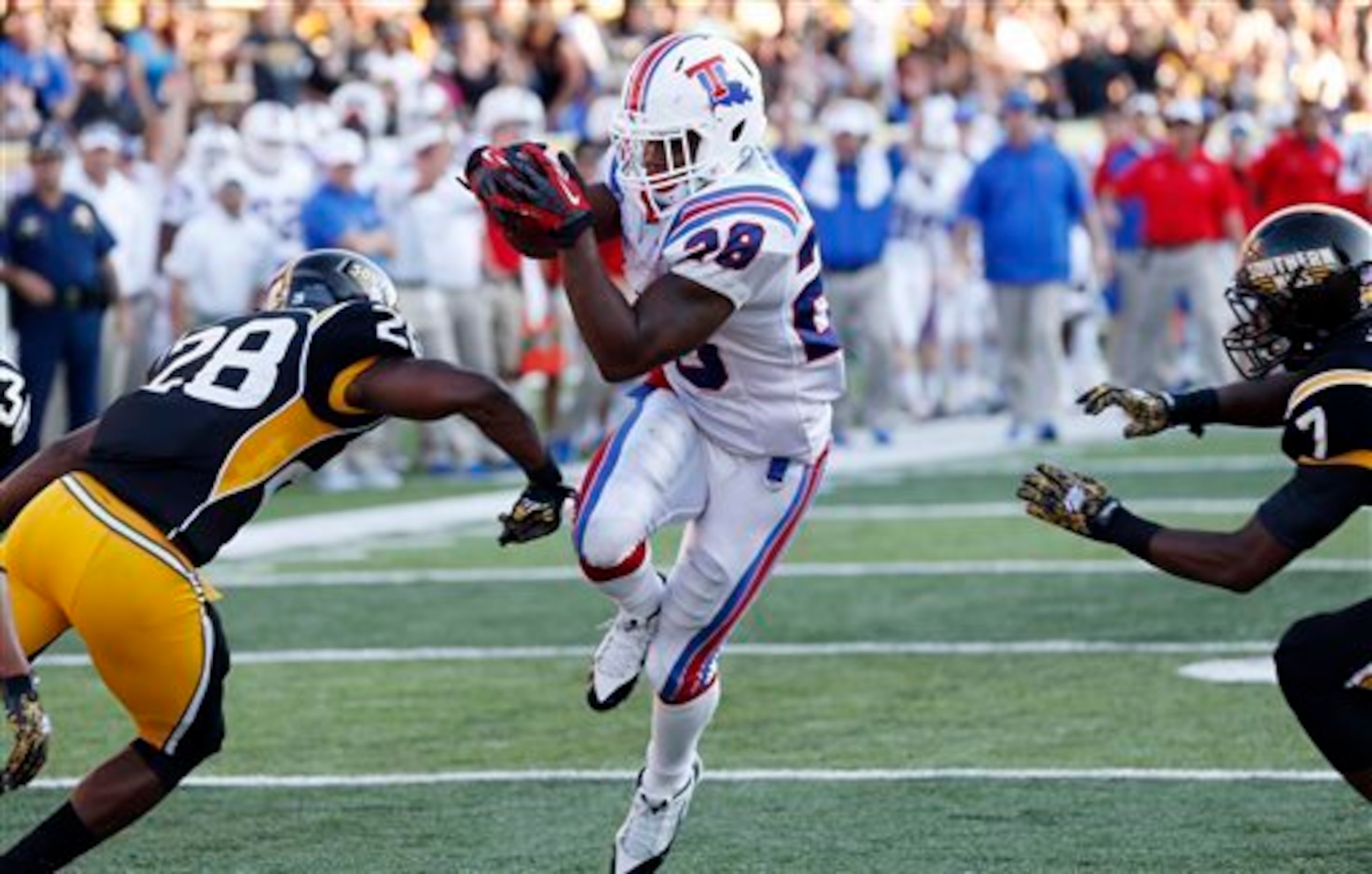 Louisiana Tech's Kenneth Dixon will take aim at Illinois' defense.