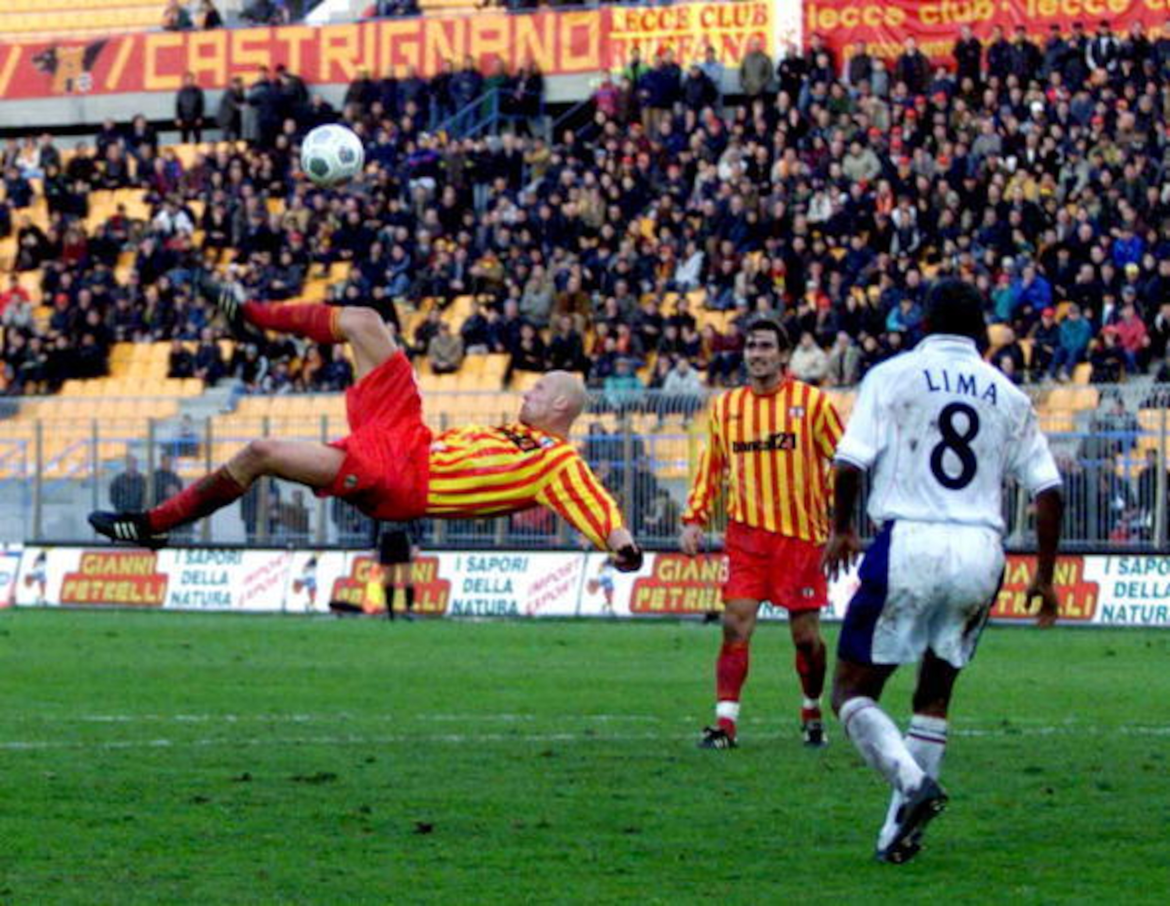 Ingesson attempts a bicycle kick with Lecce.