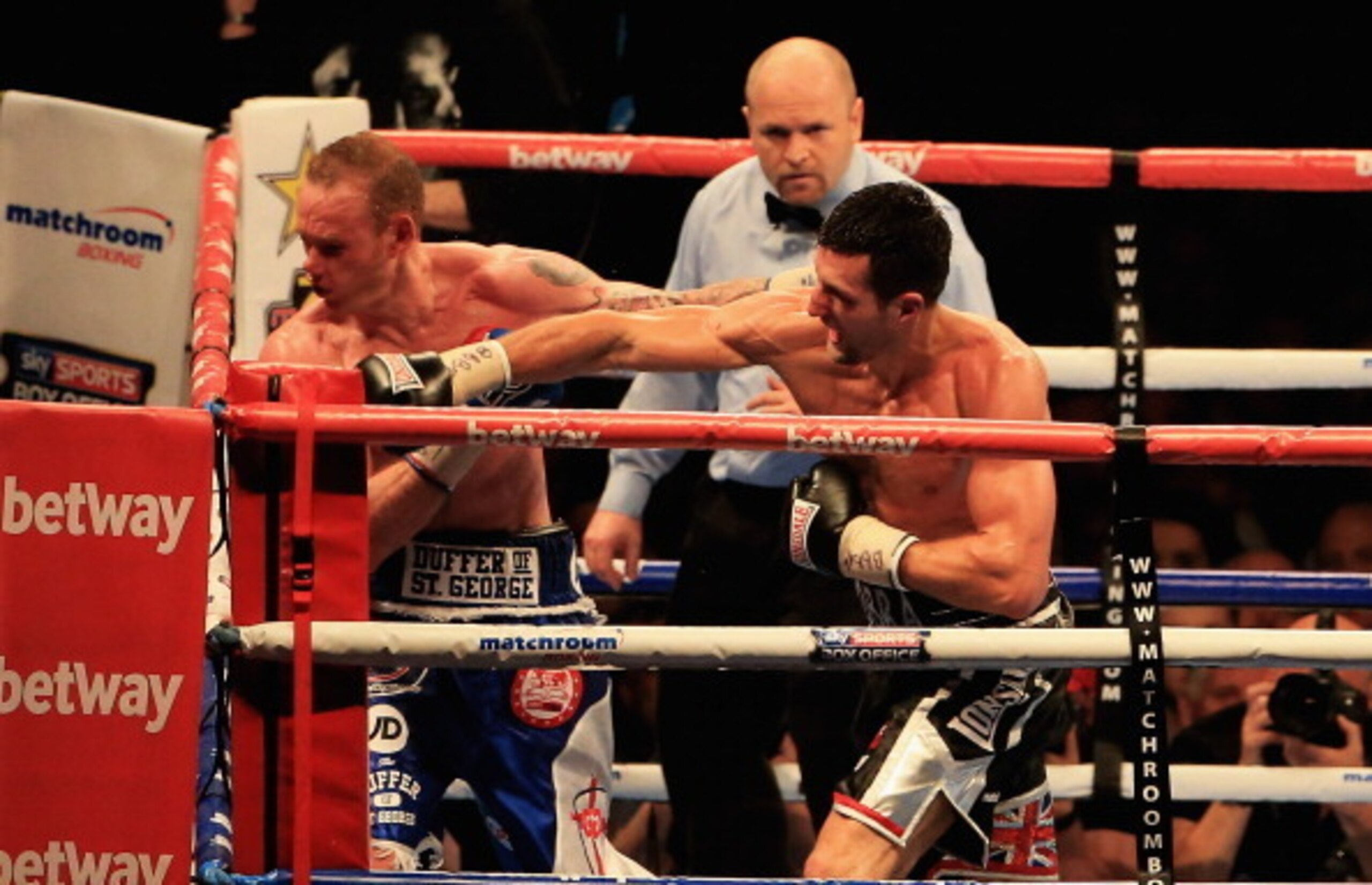 Carl Froch (R) hammers George Groves. Carl Froch (R) hammers George Groves.