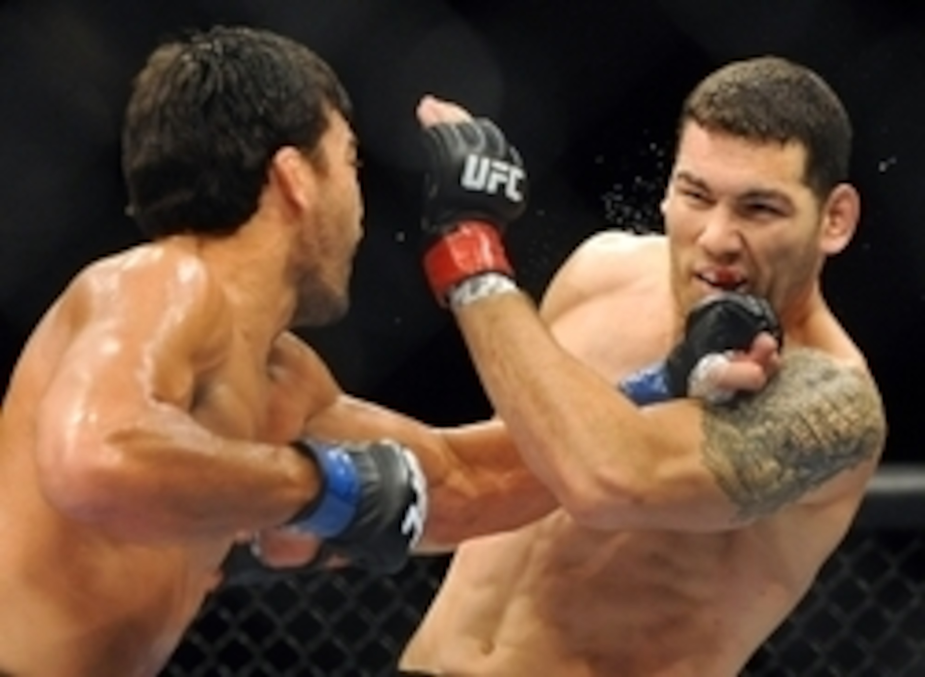 Chris Weidman (R) and Lyoto Machida (L)