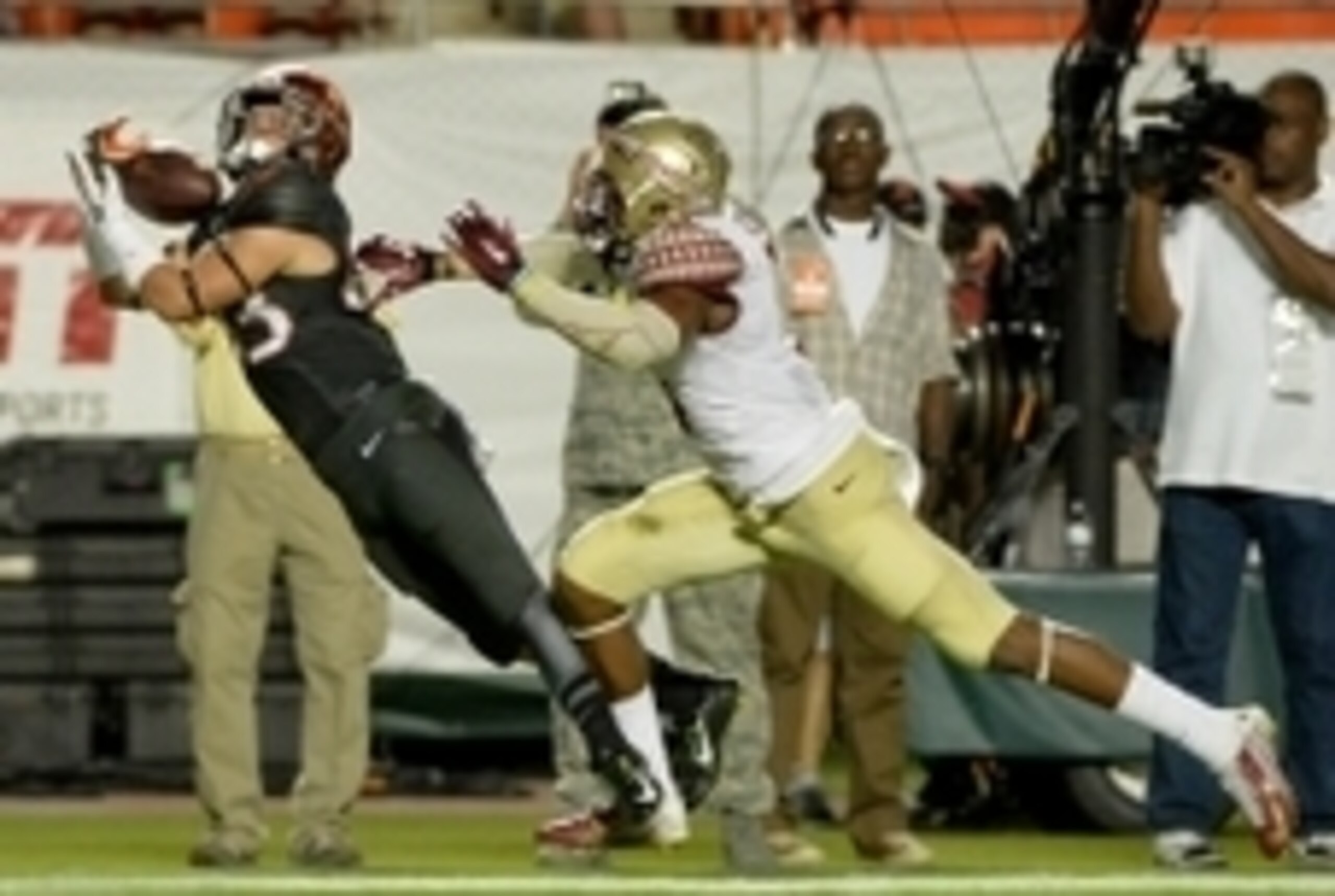 Had Braxton Berrios reeled in this pass, Miami might've beaten Florida State.