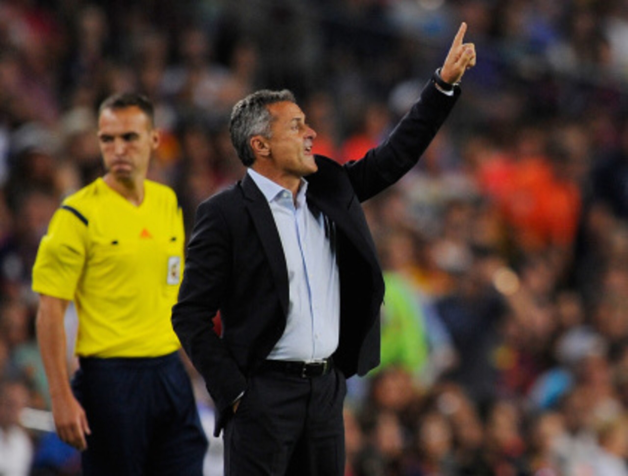 Elche prioritising league status may affect Fran Escriba's team selection.