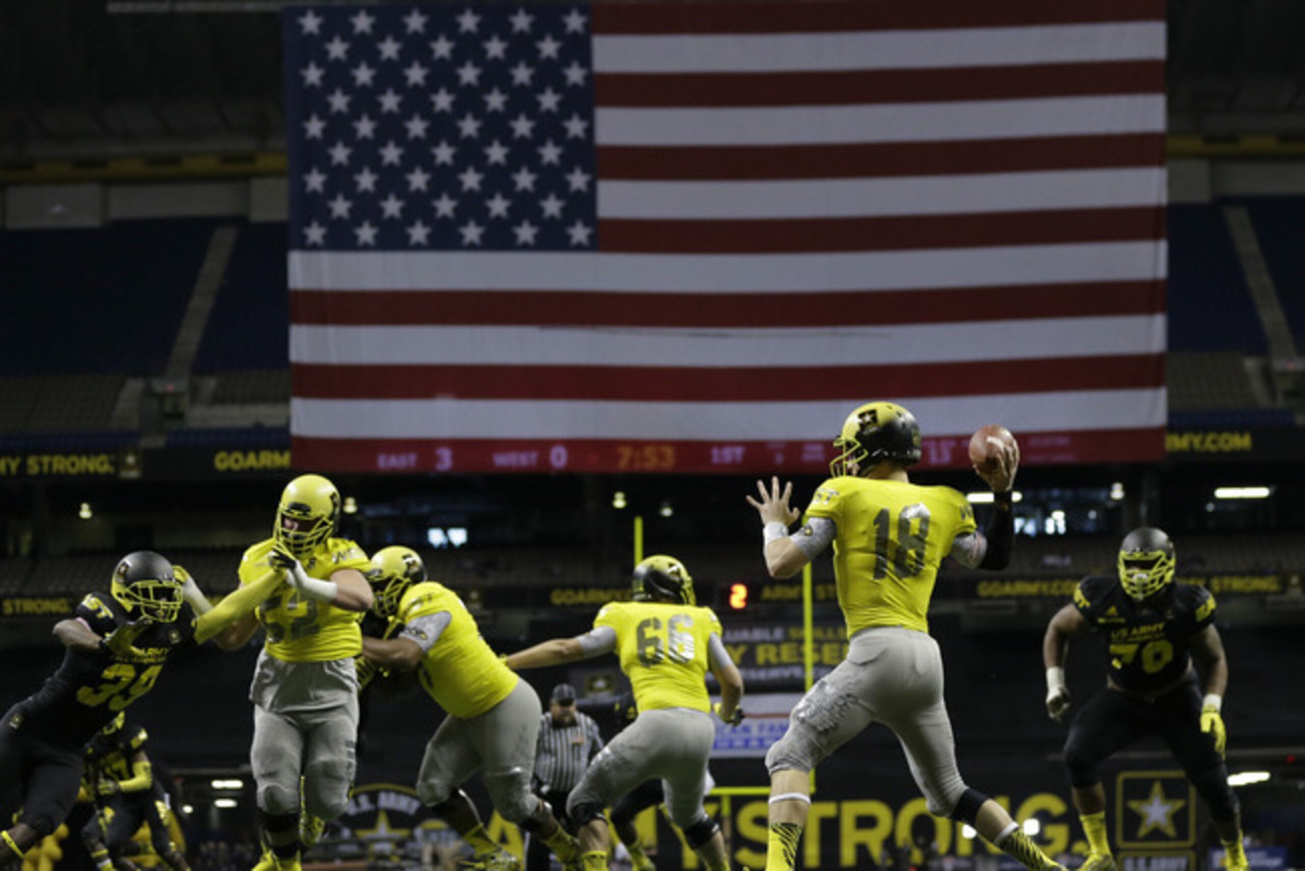 4-star QB and USC pledge Ricky Town (No. 18 in Yellow) was among the premier recruits participating in the 2015 Army All-American Game.