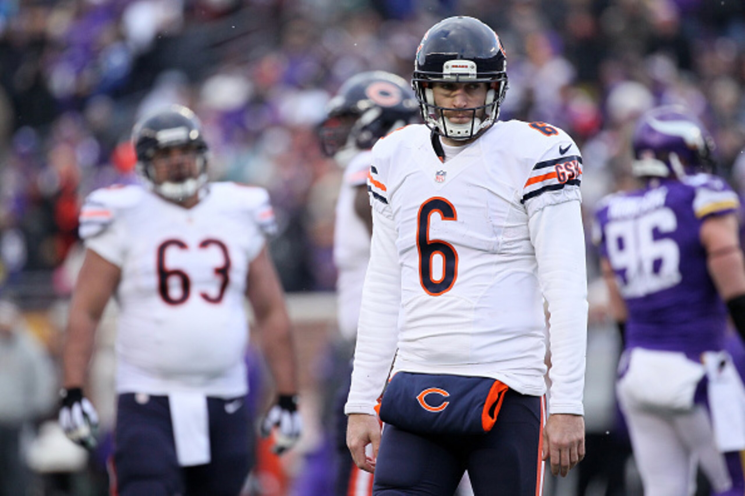 Jay Cutler's massive contract leaves the Chicago Bears in a bad spot.