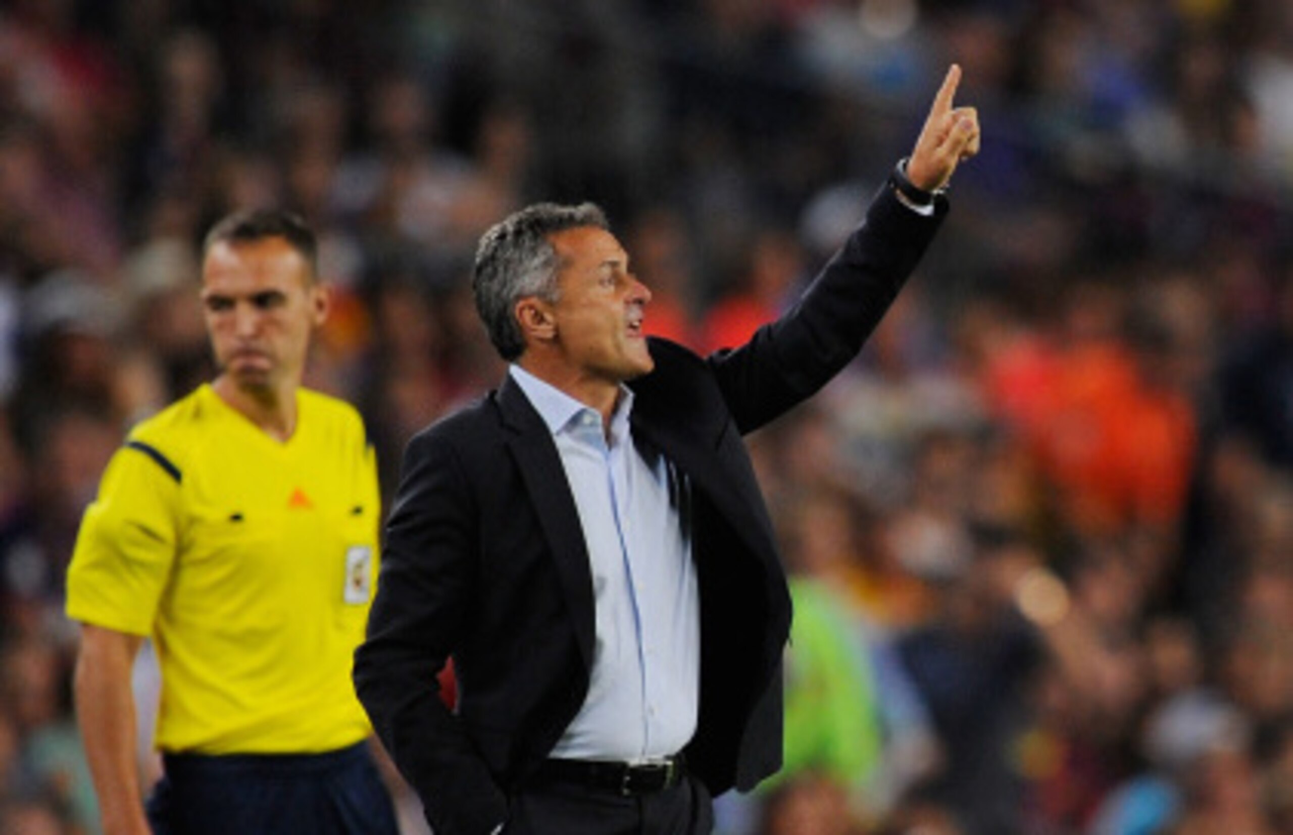 Fran Escriba has to consider Elche's league position.