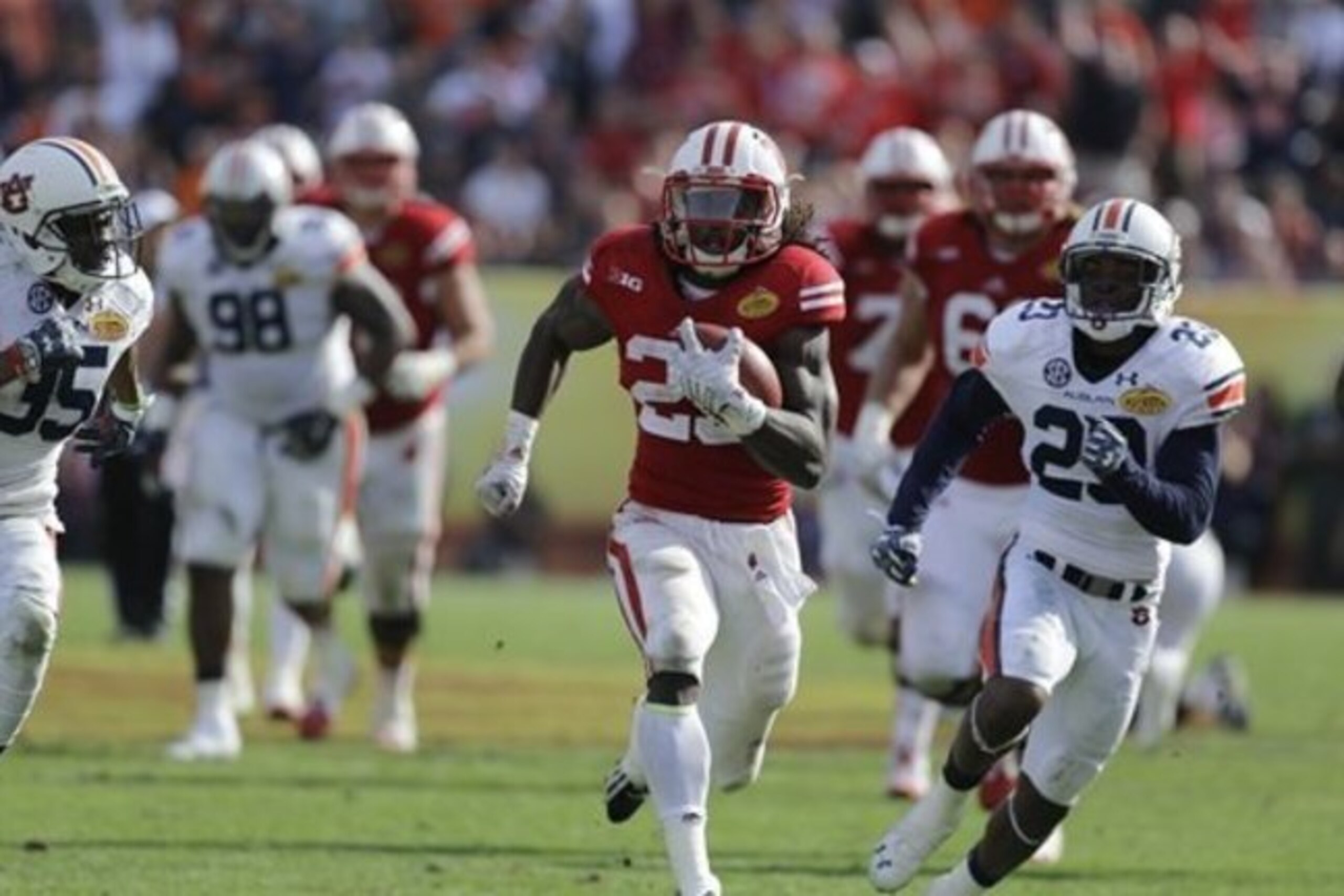 Wisconsin's Melvin Gordon capped his outstanding college football career with a big game in the Outback Bowl.