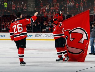 Patrik Elias celebrates his 1,000th point.