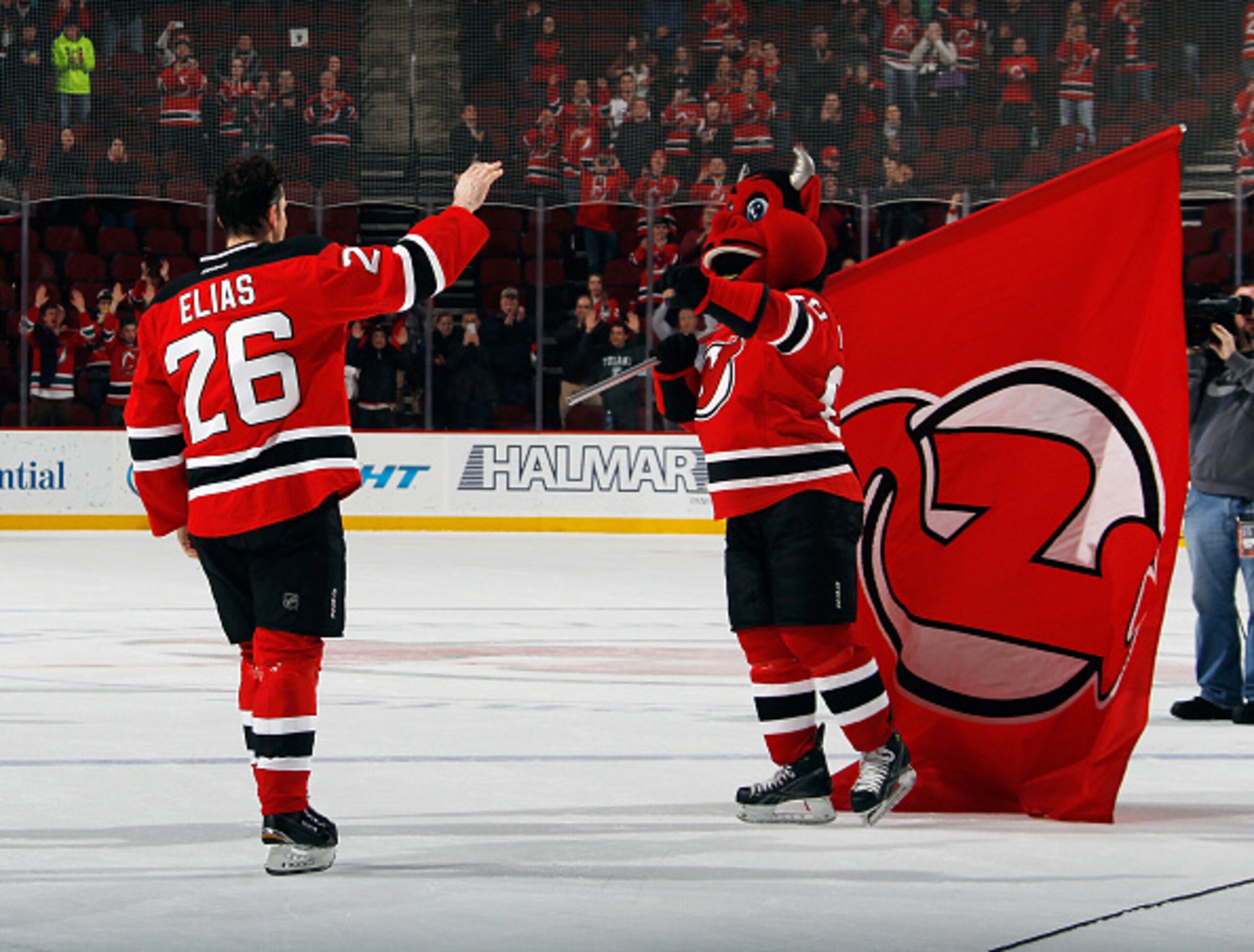 Patrik Elias celebrates his 1,000th point.