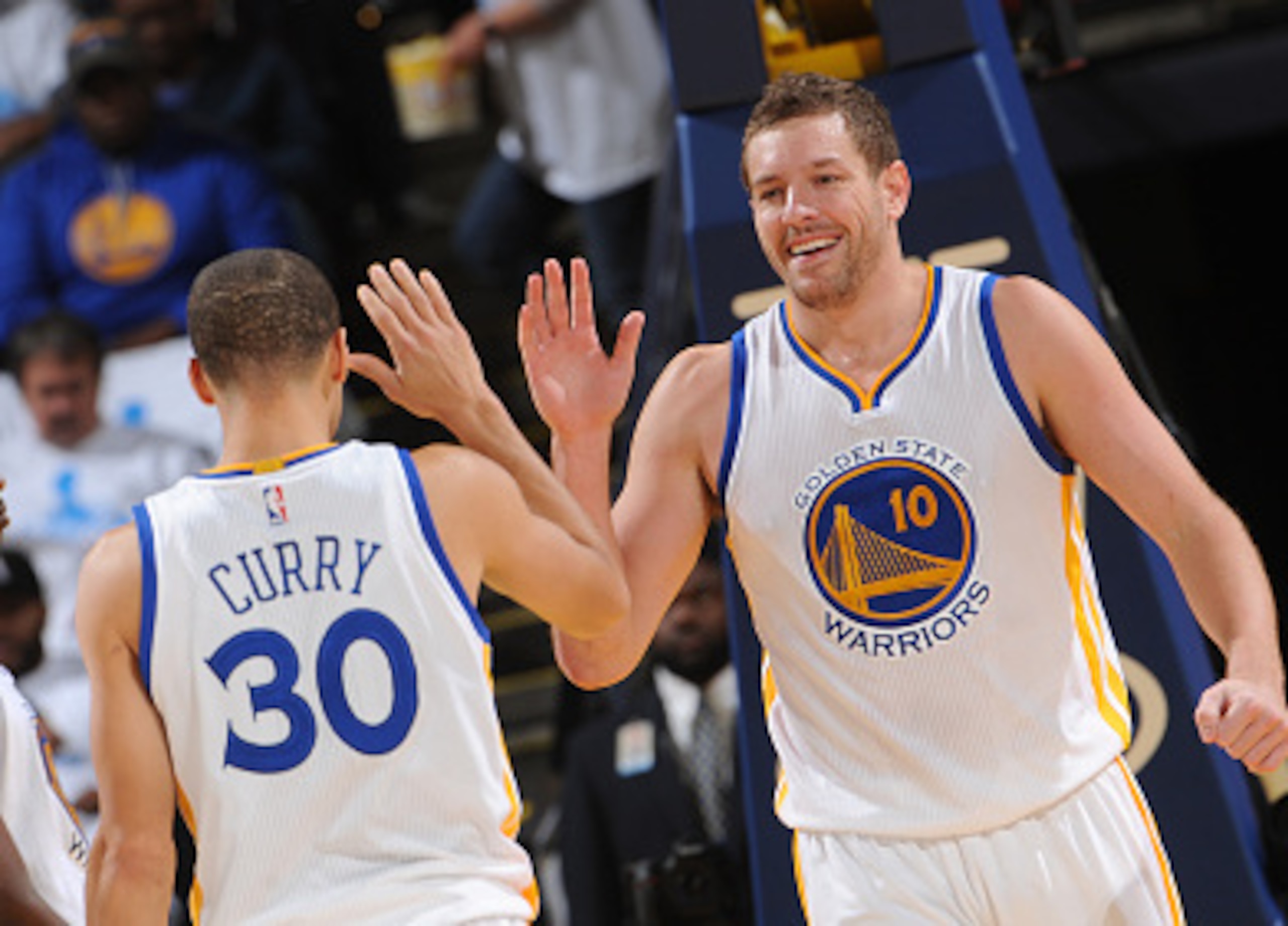 OAKLAND, CA - JANUARY 5: Stephen Curry #30 high fives teammate David Lee #10 of the Golden State Warriors while facing the Oklahoma City Thunder on January 5, 2015 at Oracle Arena in Oakland, California. NOTE TO USER: User expressly acknowledges and agree OAKLAND, CA - JANUARY 5: Stephen Curry #30 high fives teammate David Lee #10 of the Golden State Warriors while facing the Oklahoma City Thunder on January 5, 2015 at Oracle Arena in Oakland, California. NOTE TO USER: User expressly acknowledges and agree