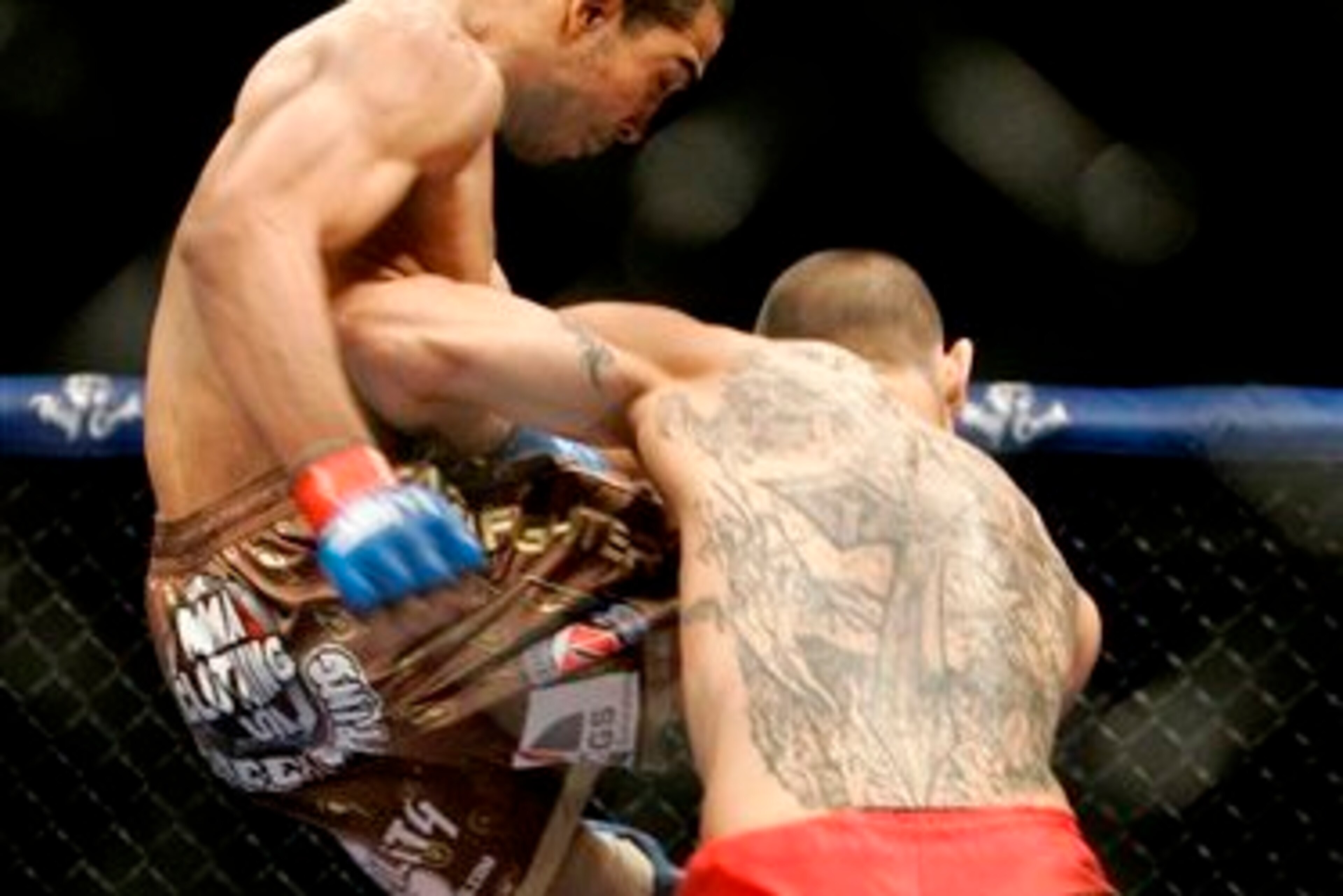 Jose Aldo (lef) lands a flying knee on Cub Swanson in 2009