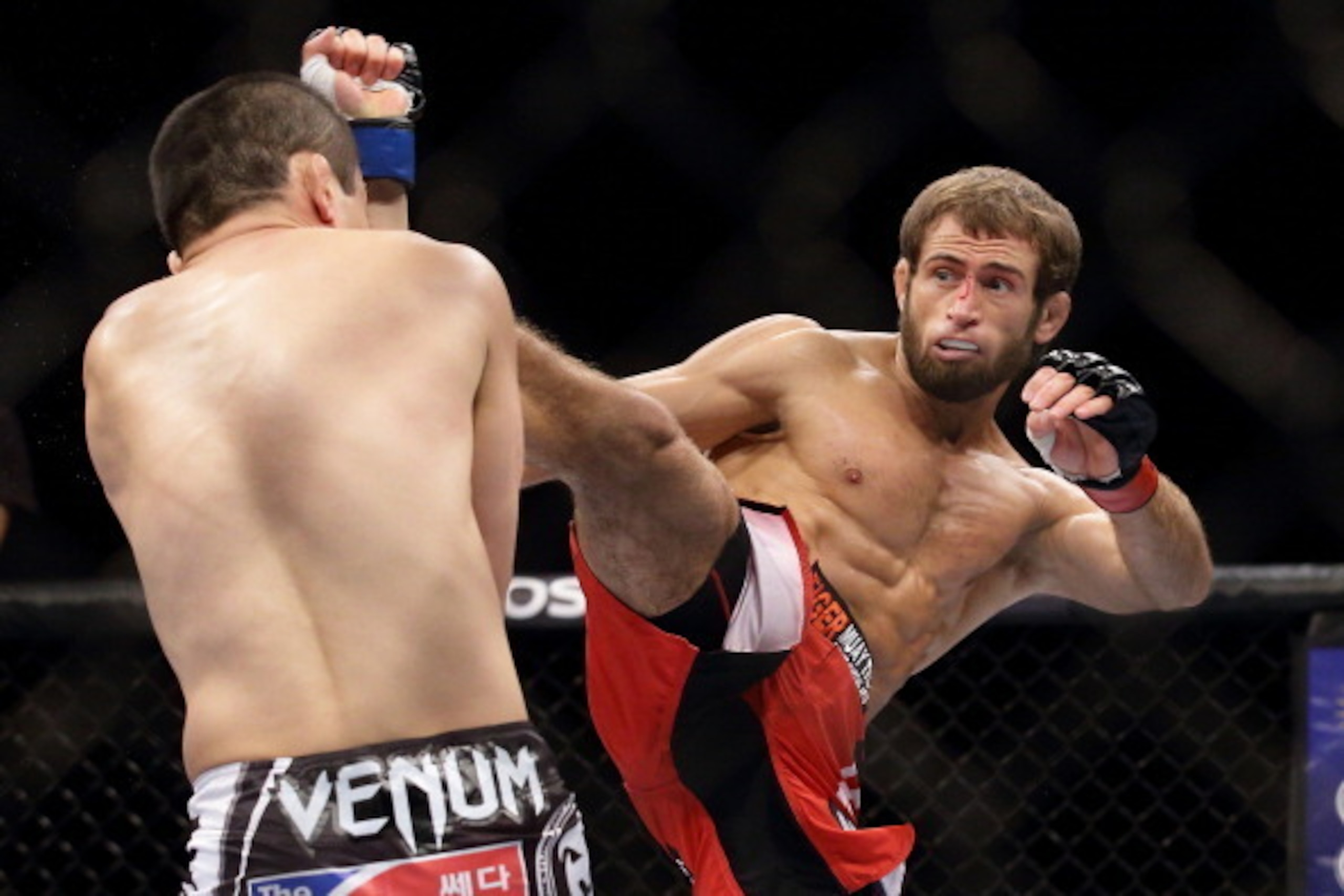 Mairbek Taisumov (righ)