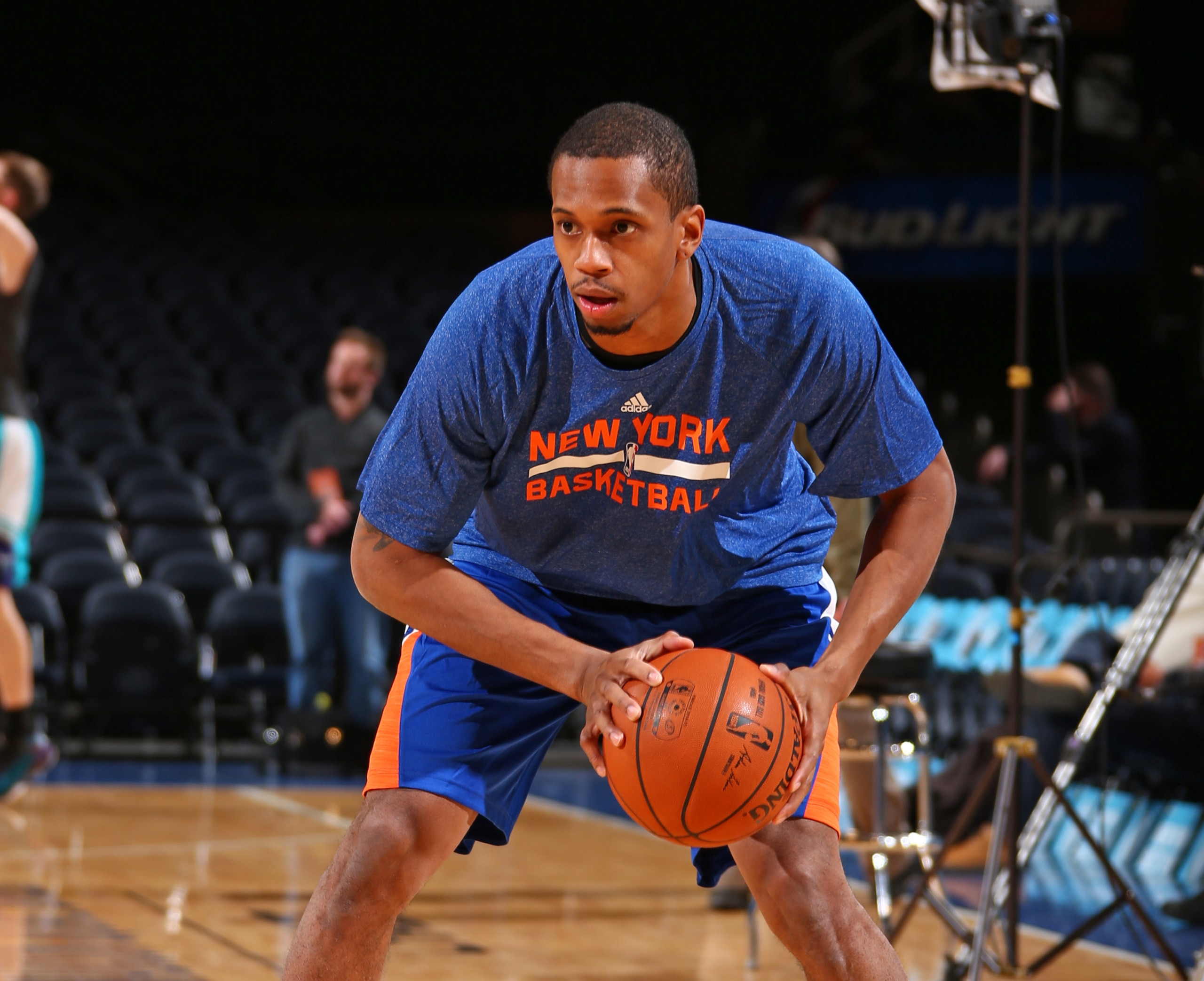 The New York Knicks signed Lance Thomas to a second 10-day contract.