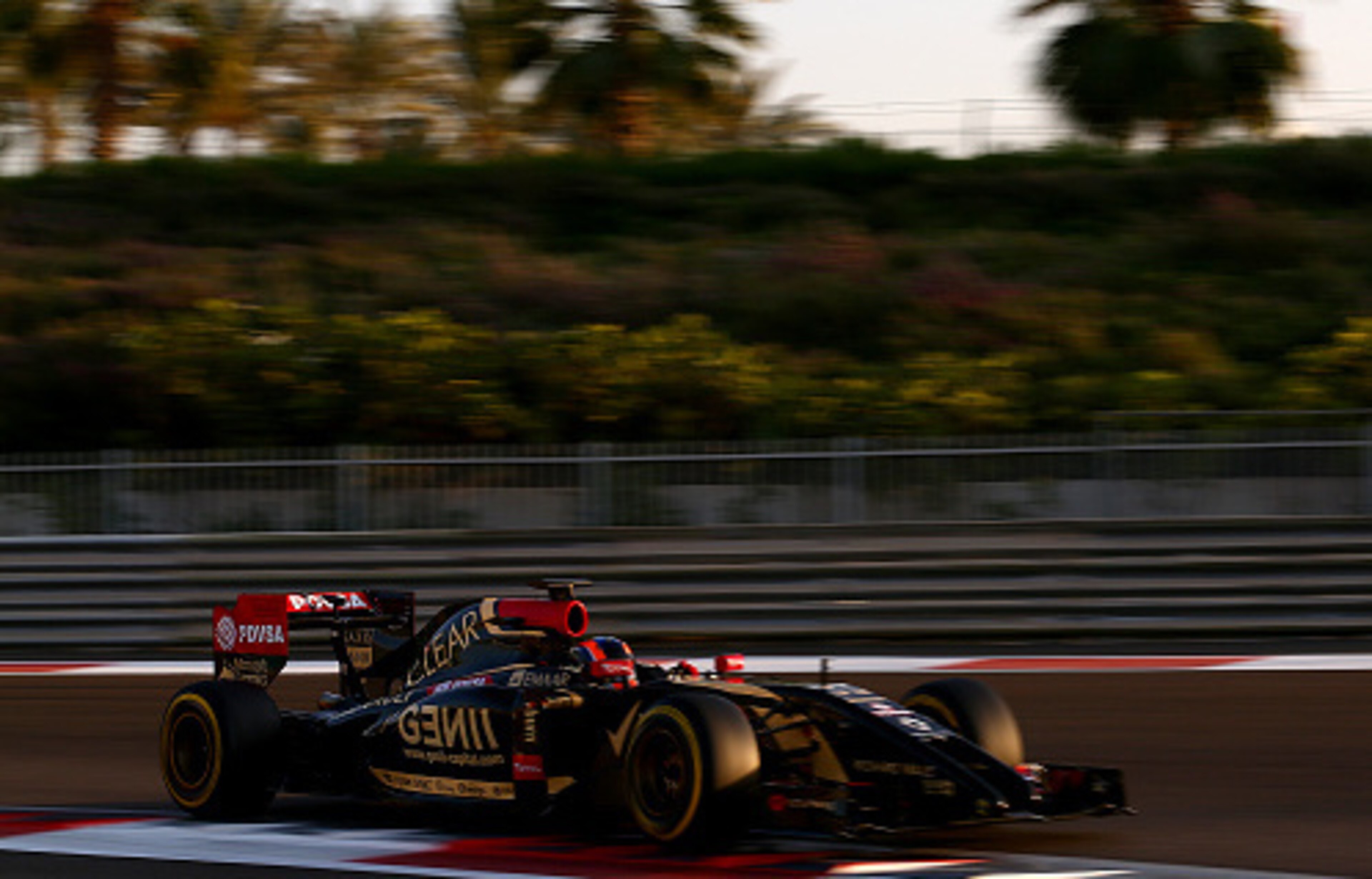 Lynn driving for Lotus at the Abu Dhabi post-season test.