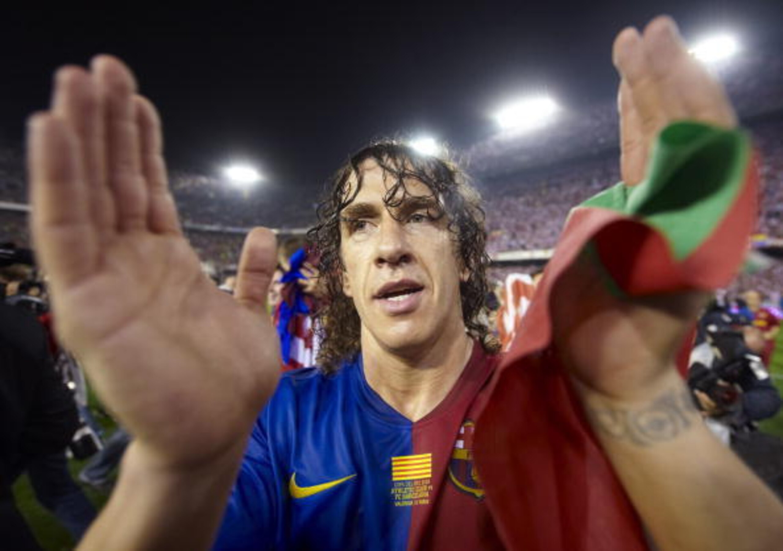 Carles Puyol with the Euskadi flag.