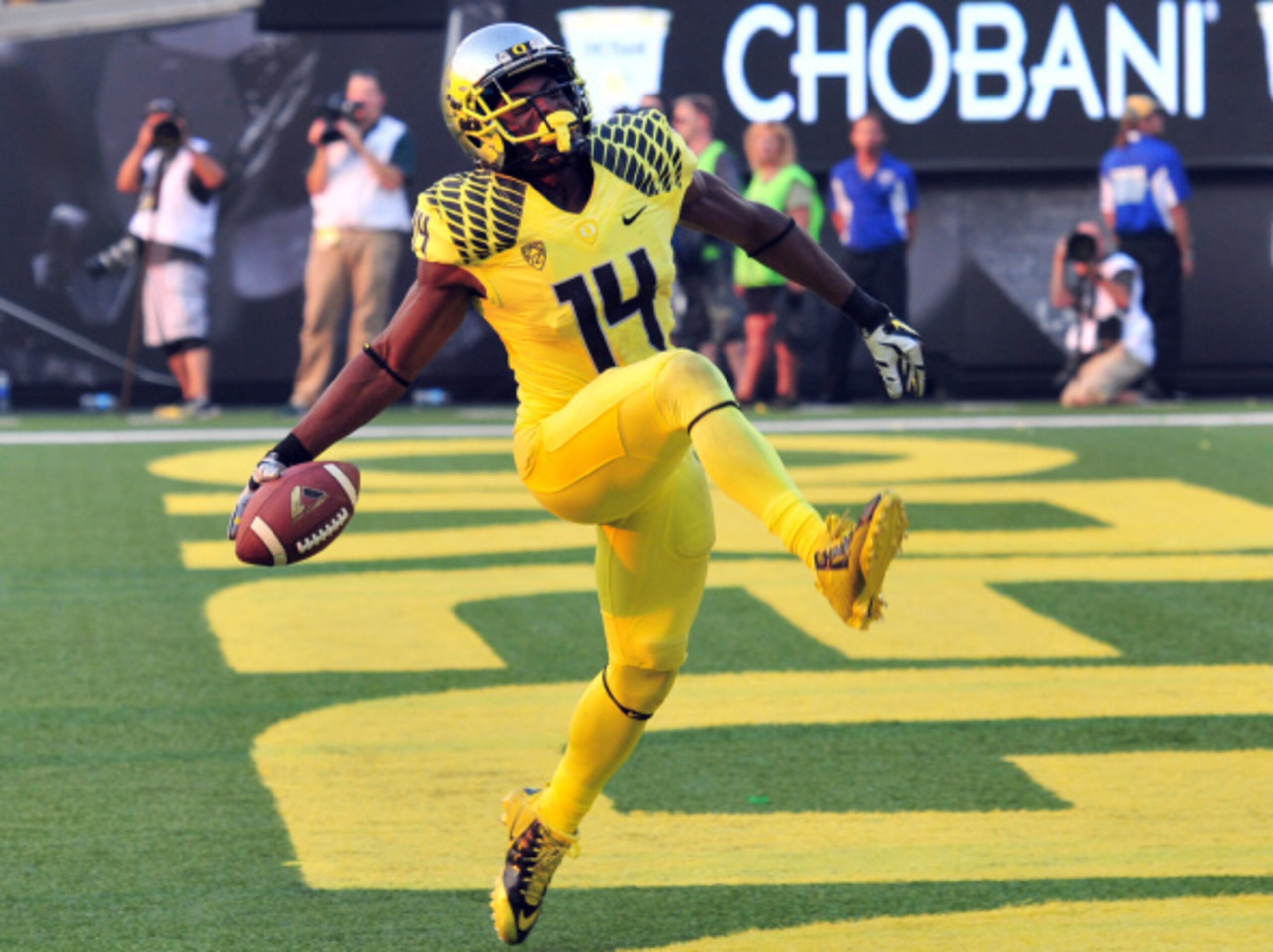 Oregon's Ifo Ekpre-Olomu has plenty of questions surrounding his health and size, but he has proven in the past he can be an impact player.