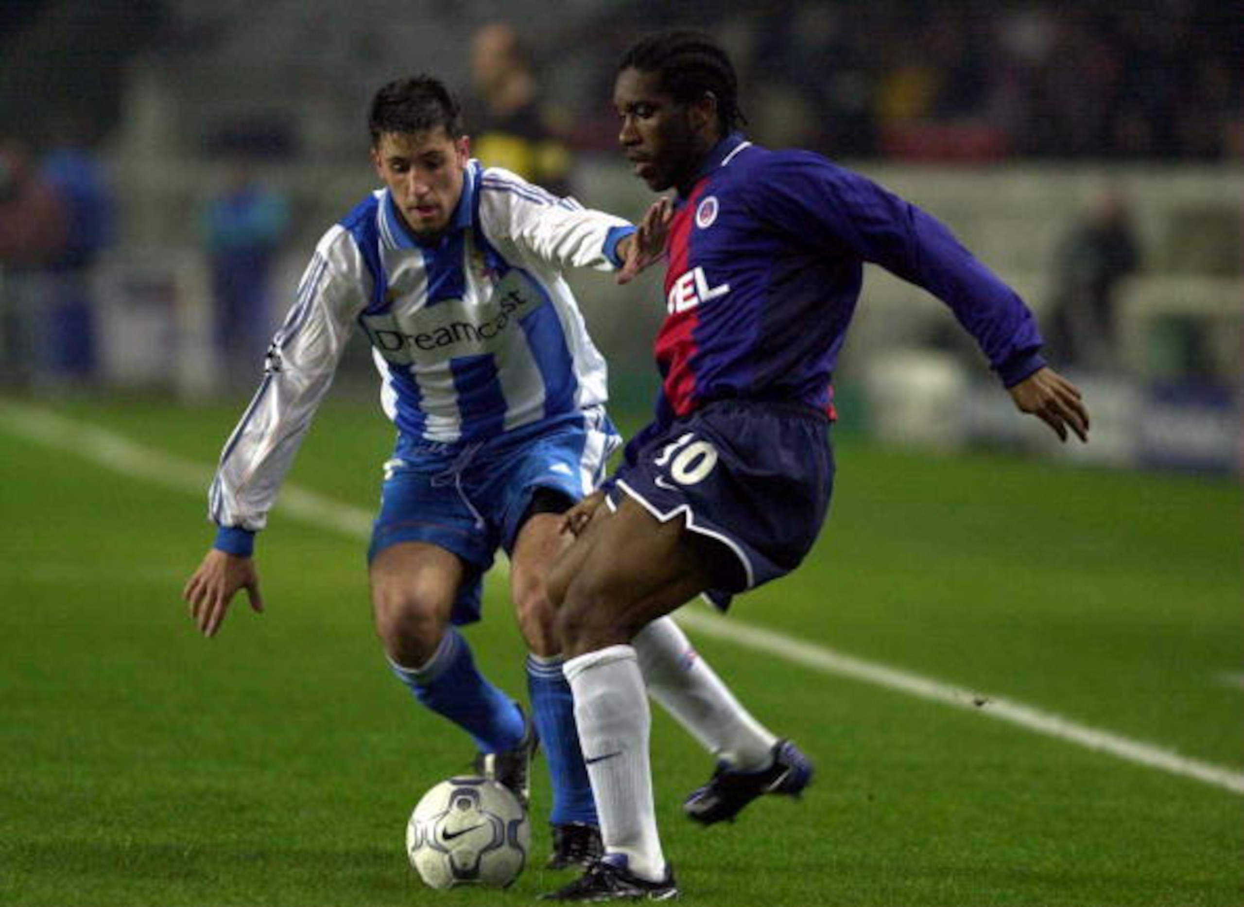Jay-Jay Okocha playing for PSG.