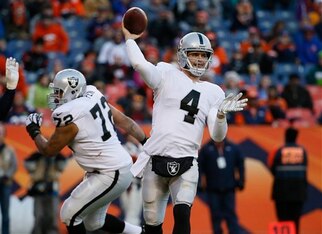 Raiders QB Derek Carr