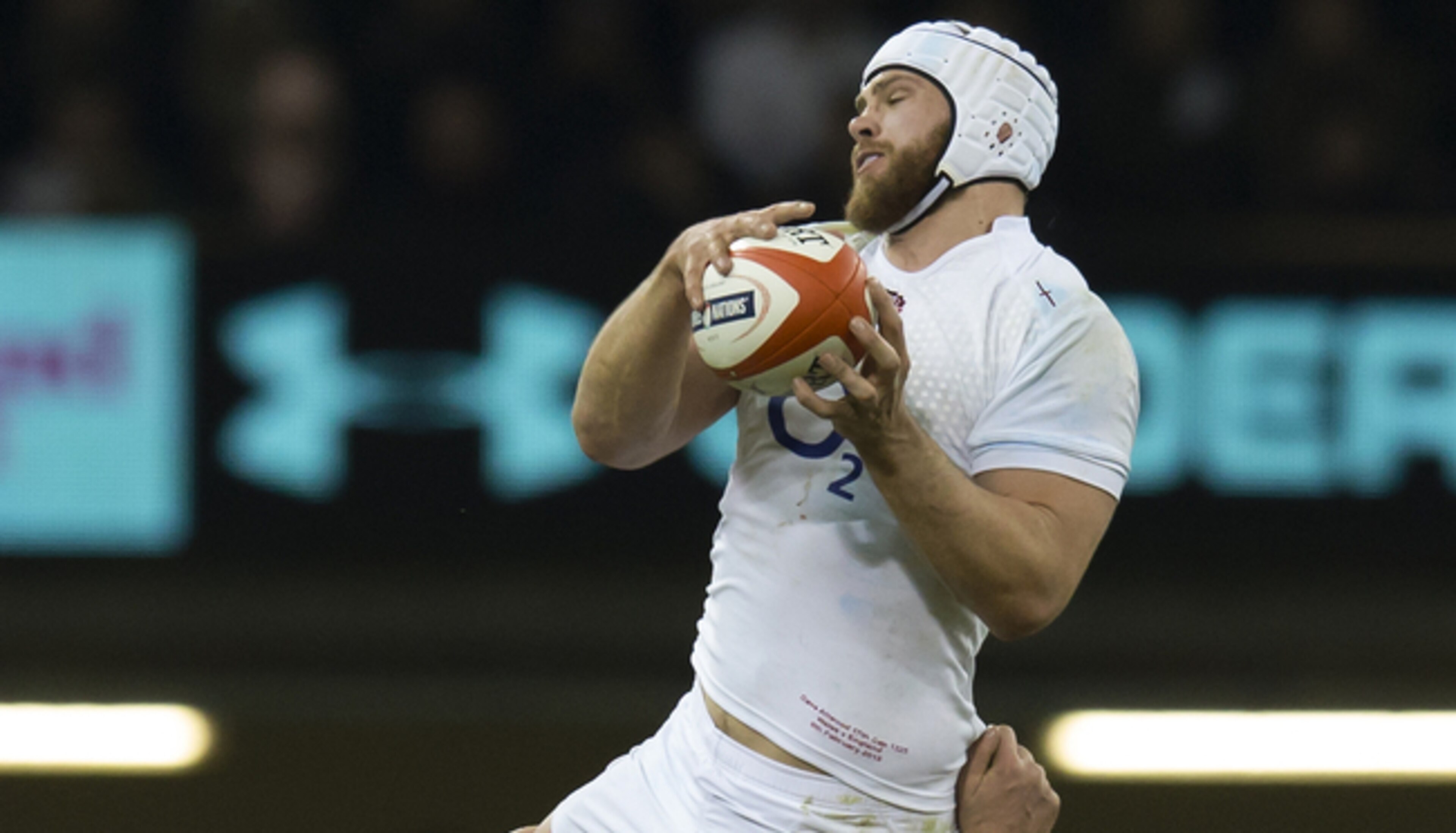 Dave Attwood claims a line-out ball