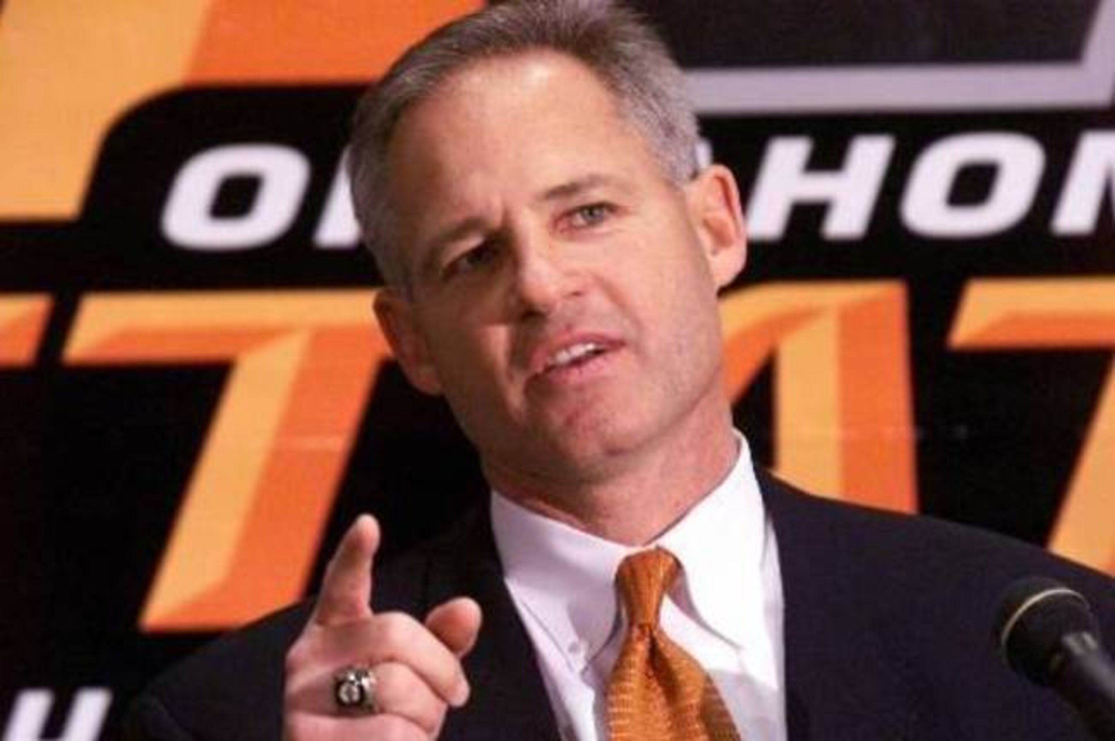 Miles left Dallas to take the head job at Oklahoma State in 2000.