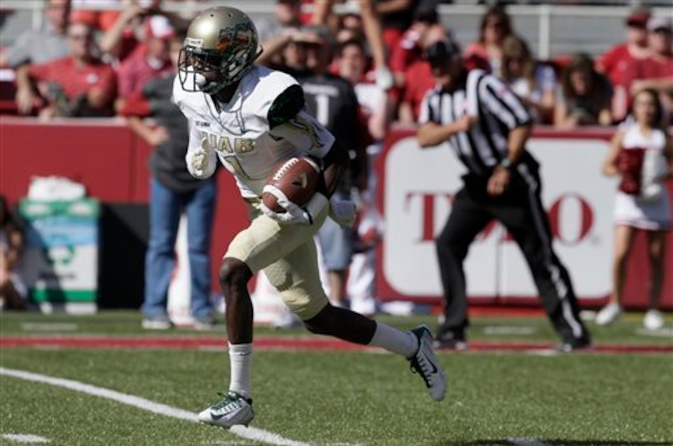 Jamarcus Nelson is an intriguing NFL prospect.