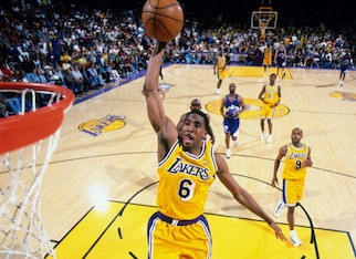 Eddie Jones on the Los Angeles Lakers in 1998