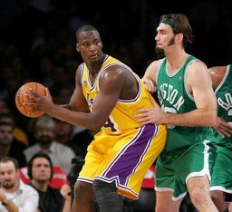 Kwame Brown Posting Up in 2007