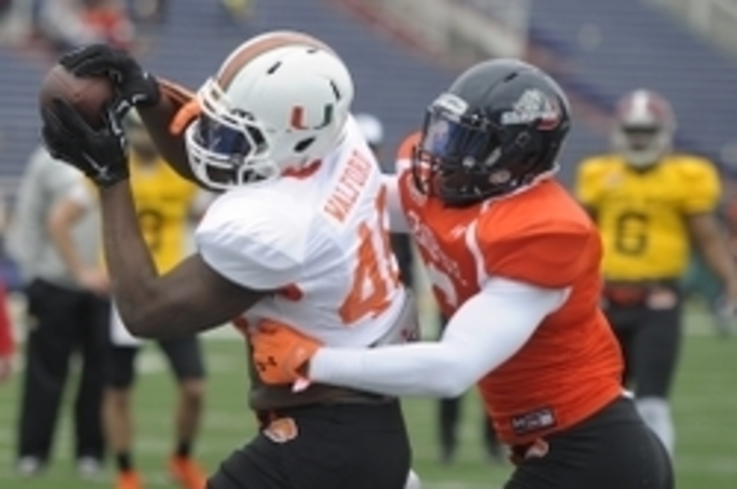 Jaquiski Tartt (right)