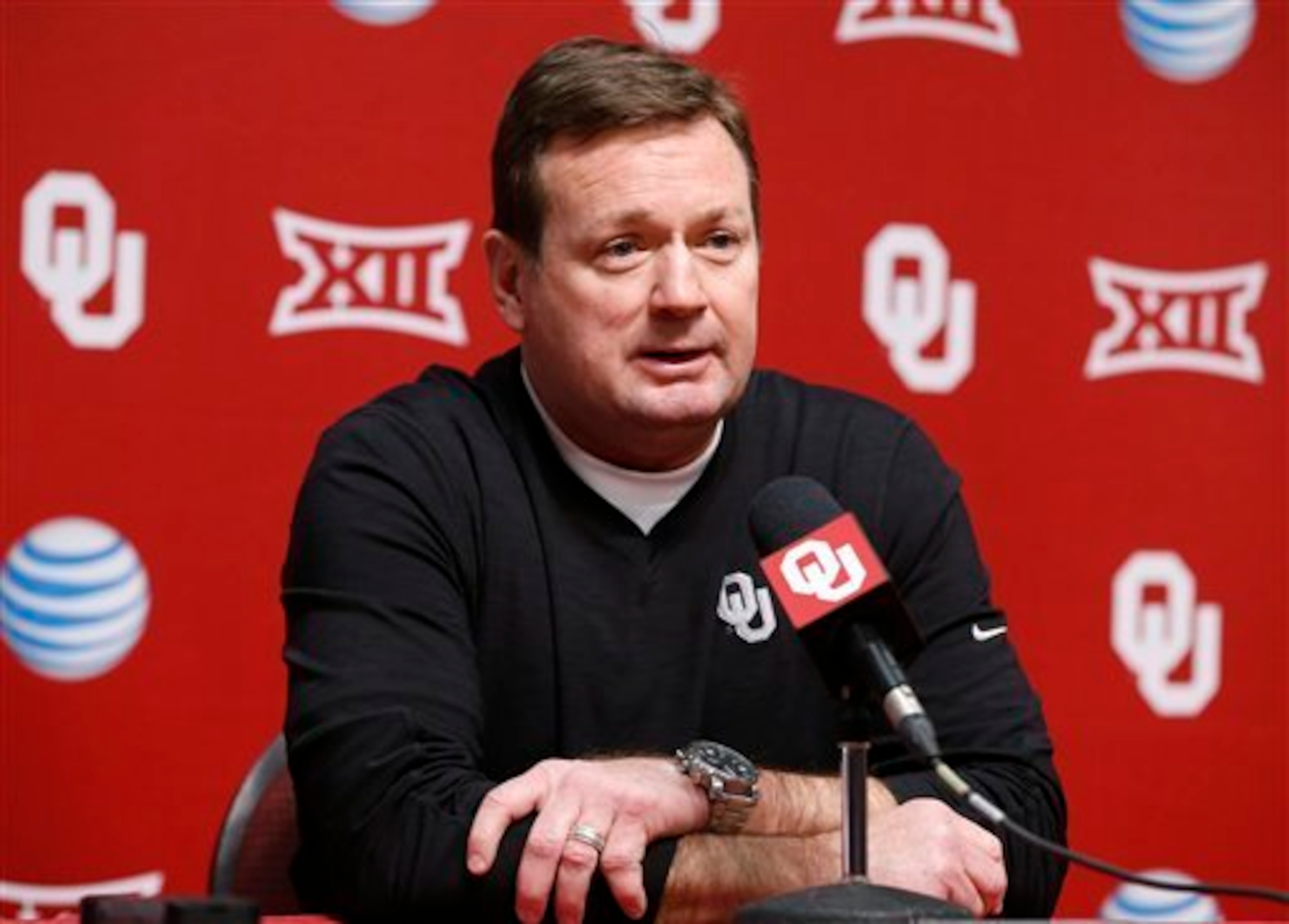 Bob Stoops and Oklahoma are hoping for a rebound this fall.