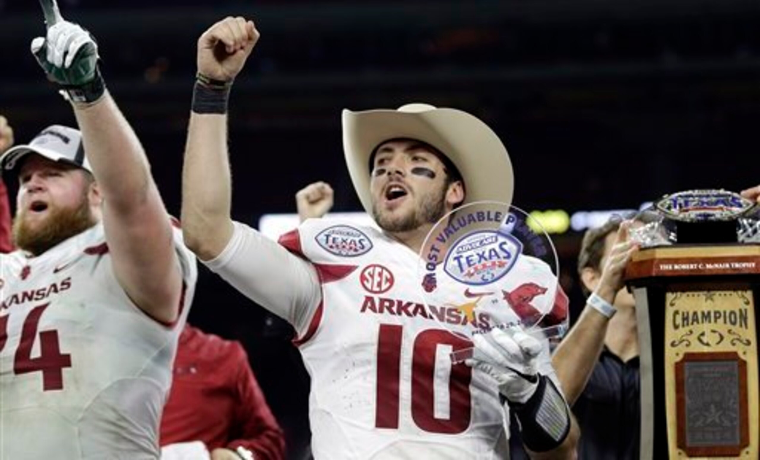 Arkansas QB Brandon Allen (right)